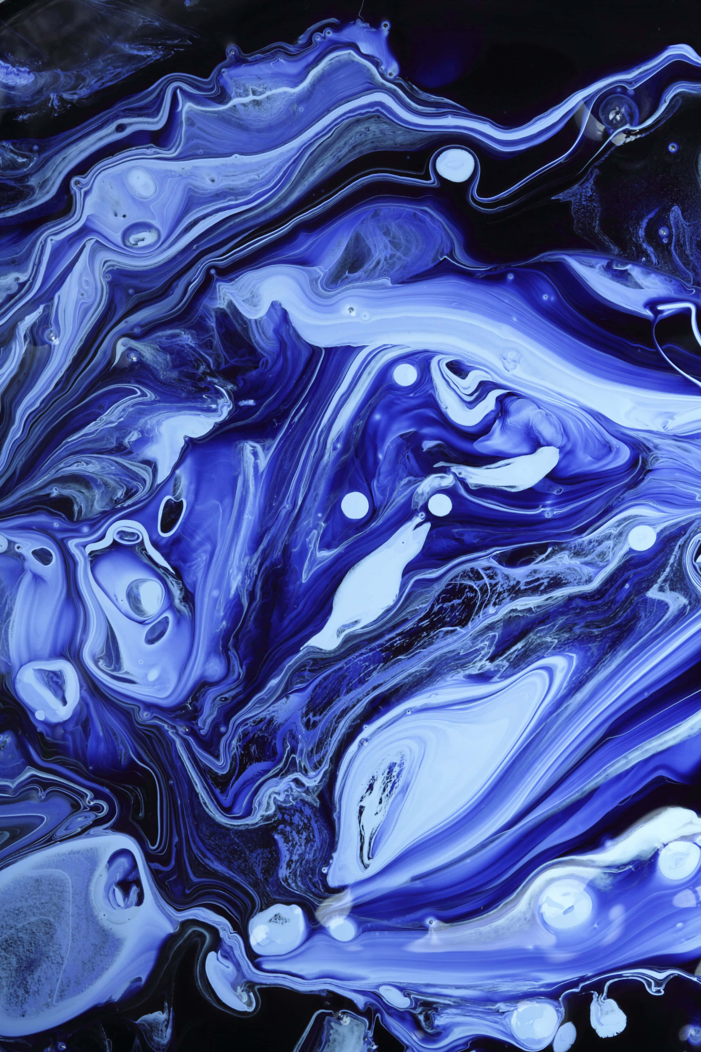 a blue liquid with swirls of black and white Picha ya Ukuta