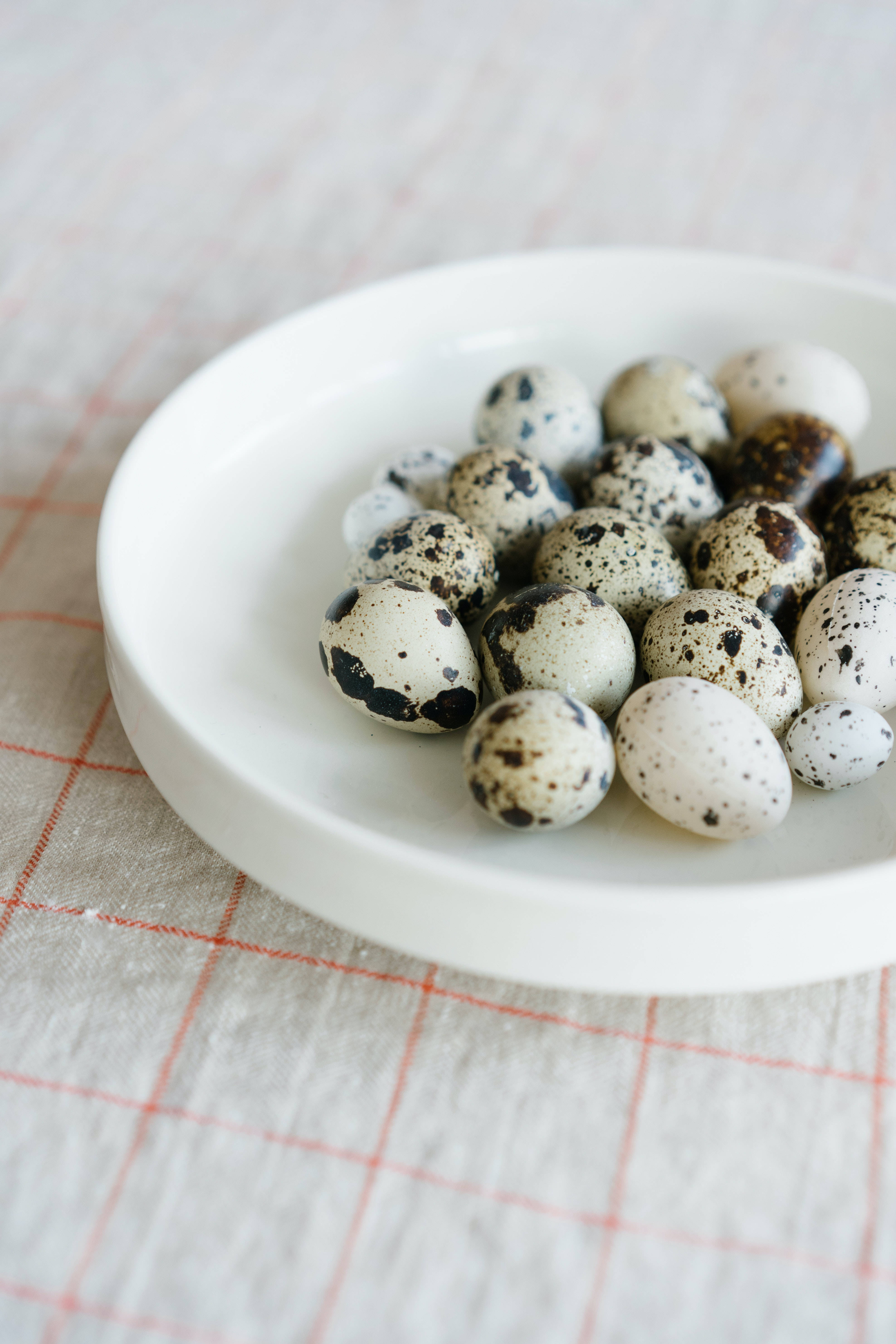 A Fresh Collection of Quail Eggs Picha ya Ukuta