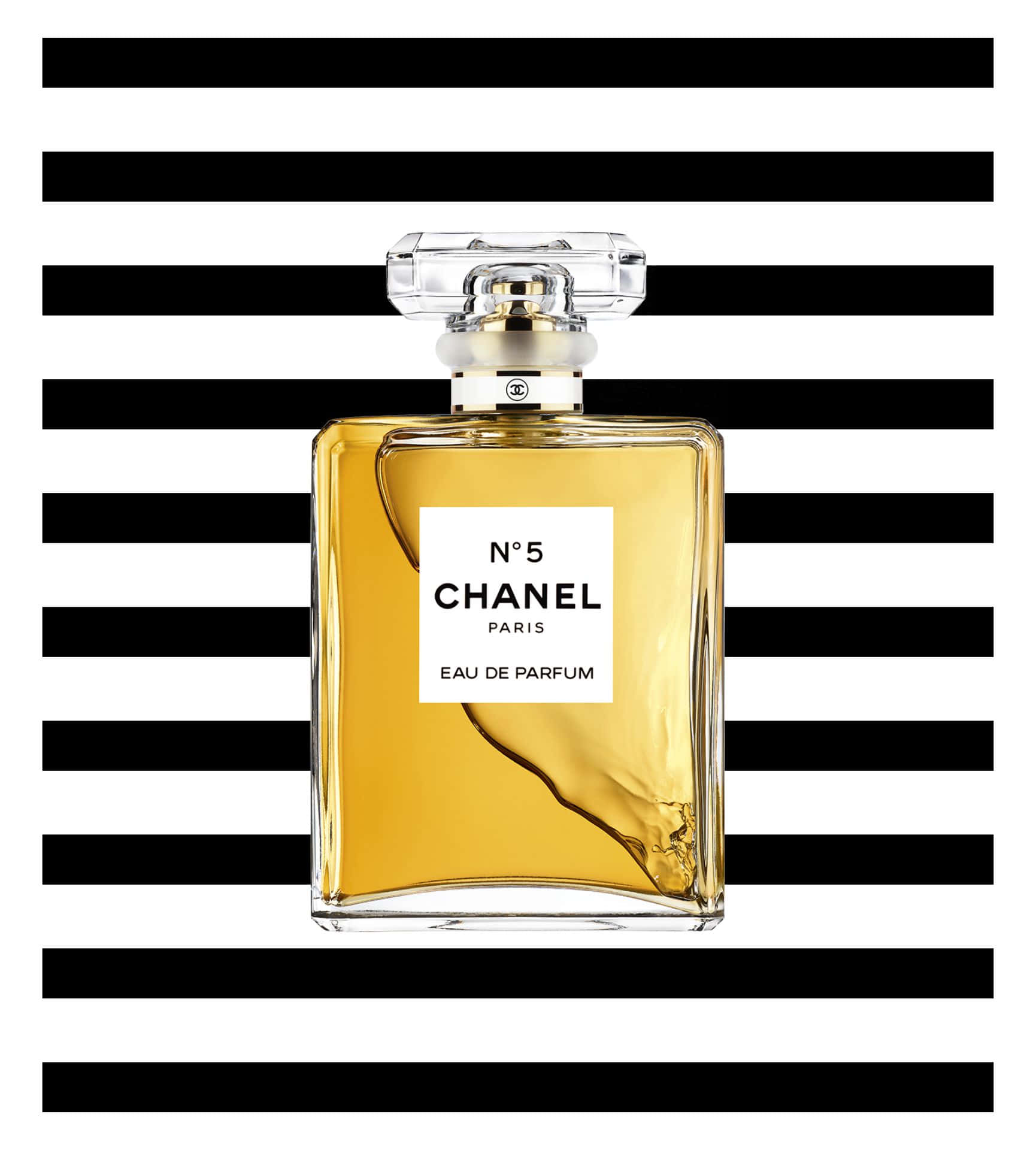 A gorgeous classic Chanel bag, the perfect accessory for any occasion Picha ya Ukuta