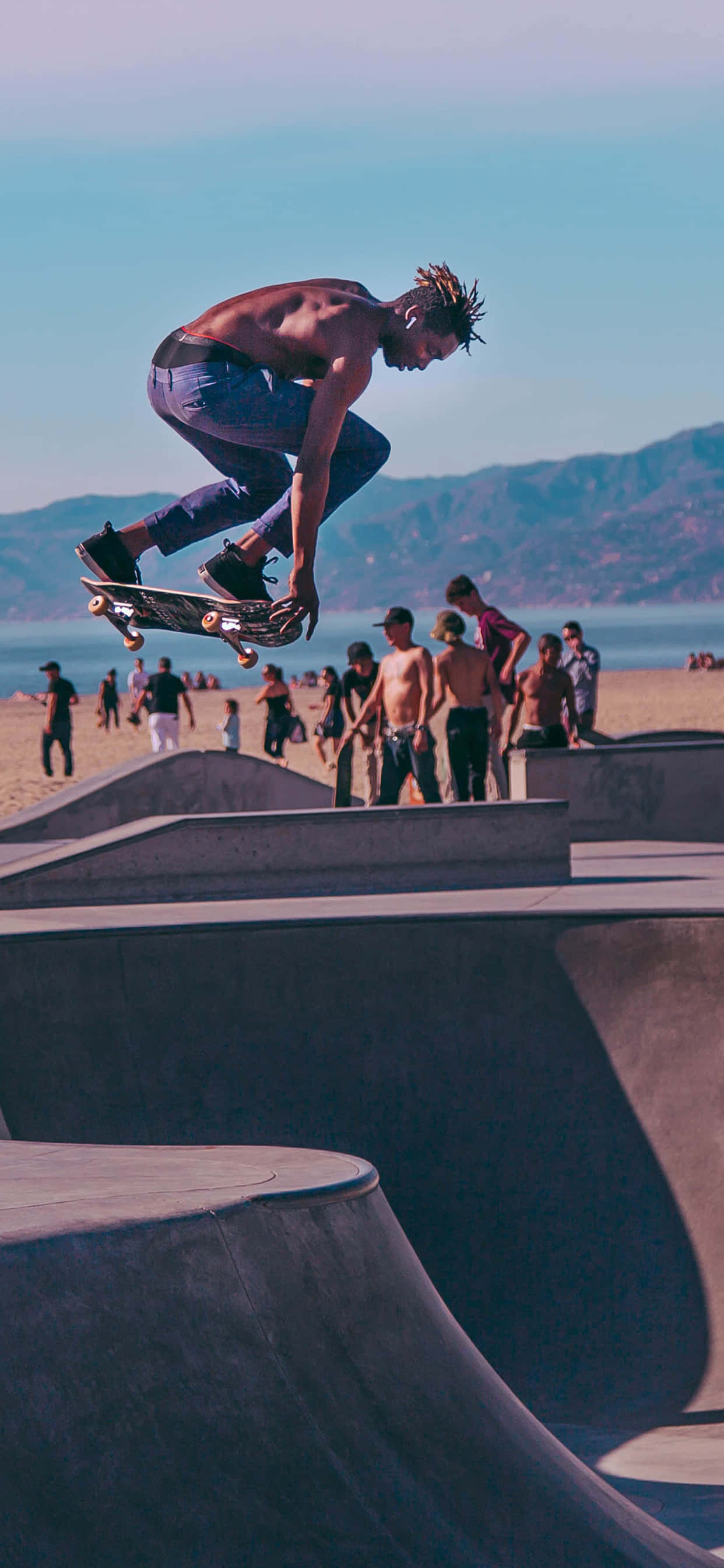 a man doing a trick on a skateboard Picha ya Ukuta