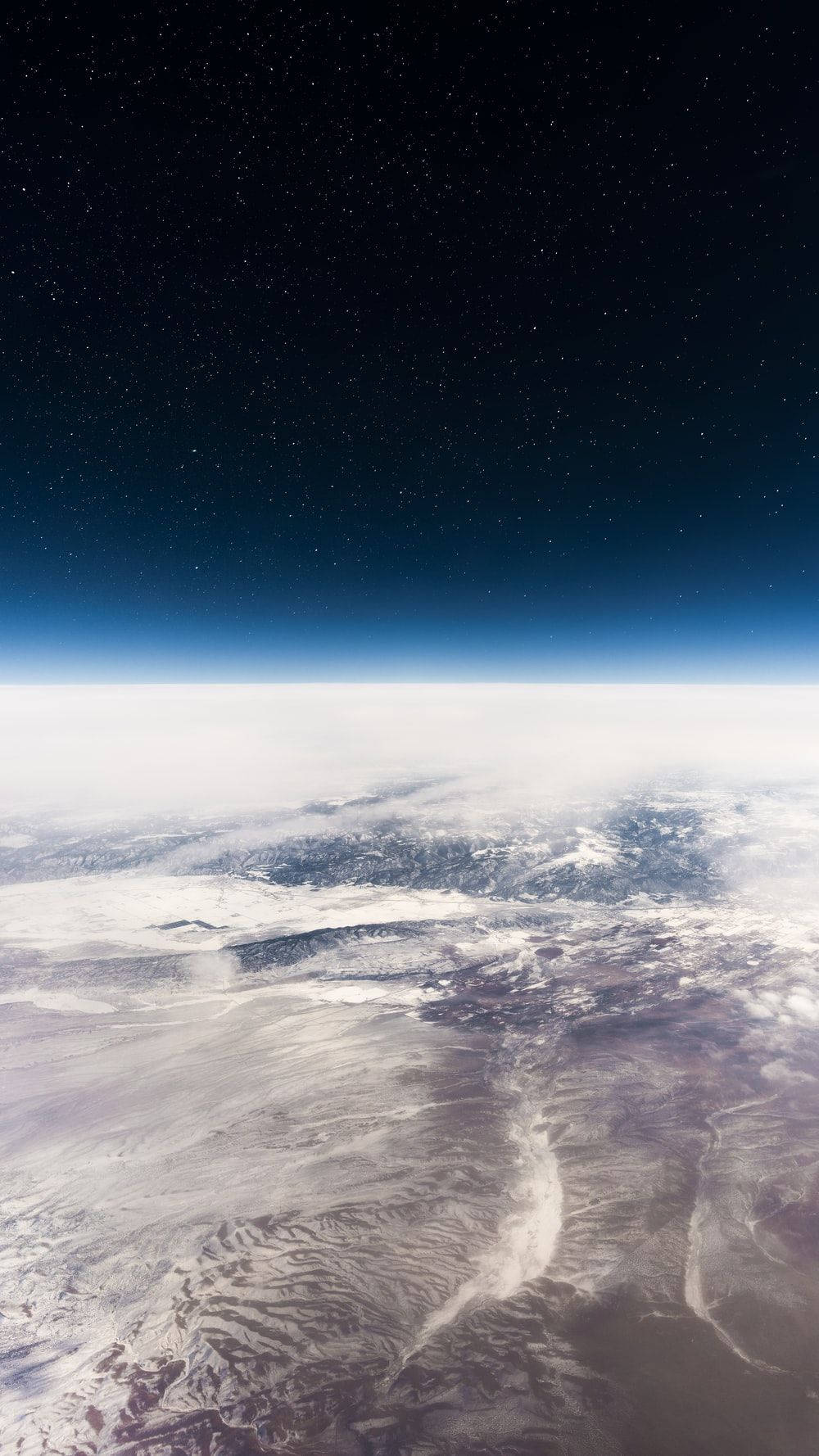 A snow-covered landscape in Antarctica Picha ya Ukuta