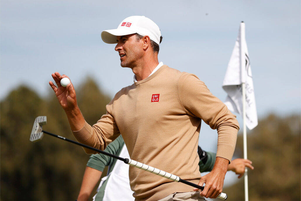 Adam Scott Mwenye Mtindo Wakati wa Mchezo Picha ya Ukuta