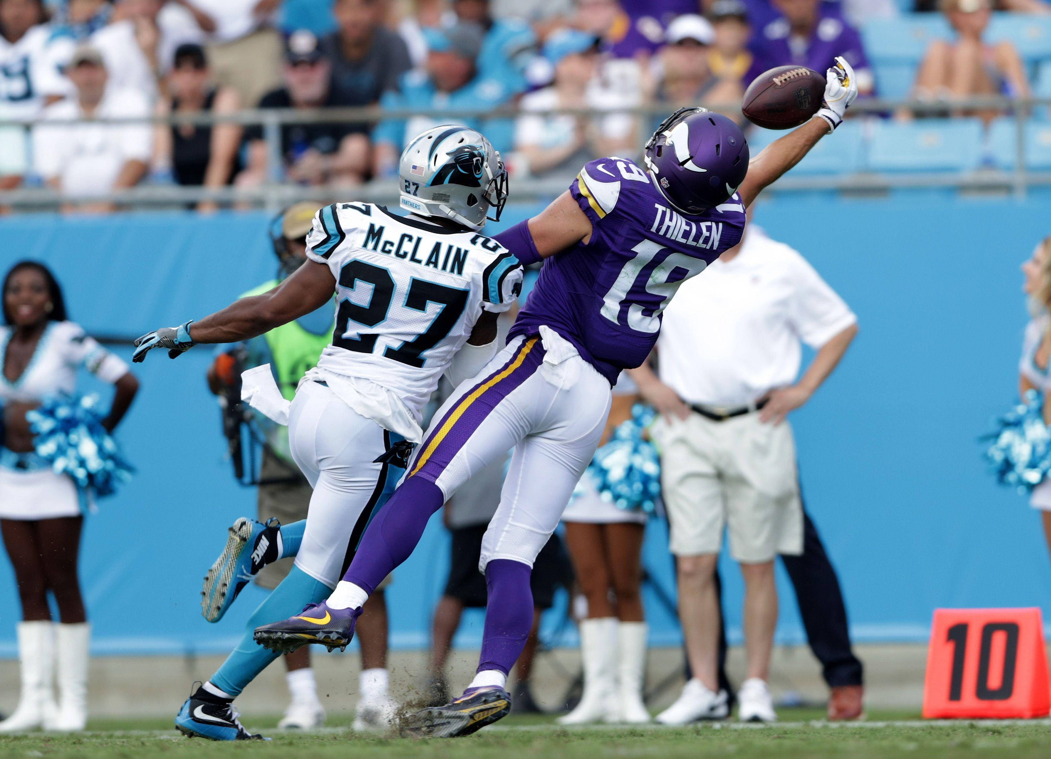 Adam Thielen Mwendo wa Kuvutia wa Kukamata Picha ya Ukuta