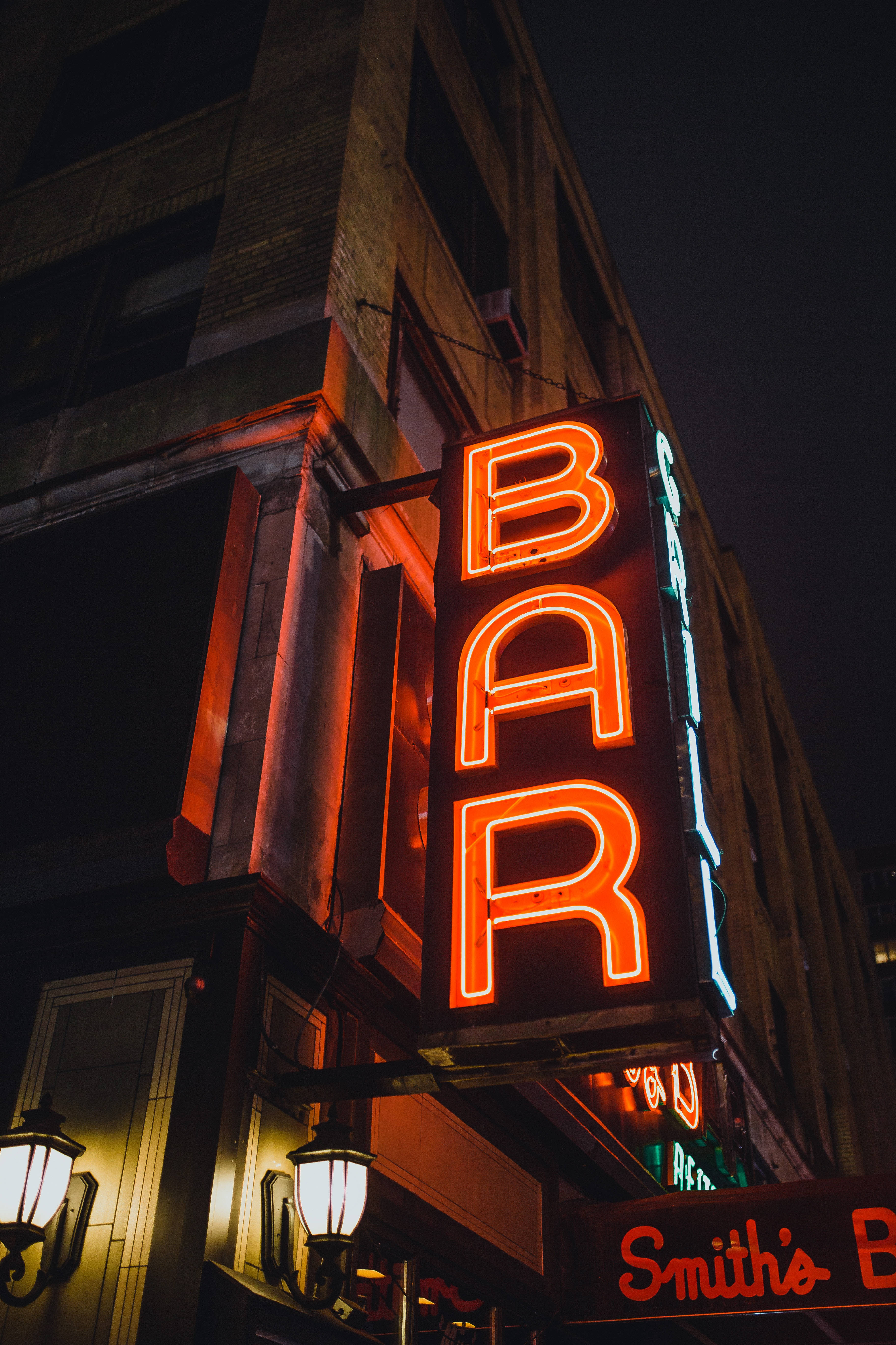 Alama Kubwa ya Neon ya Baa Picha ya Ukuta