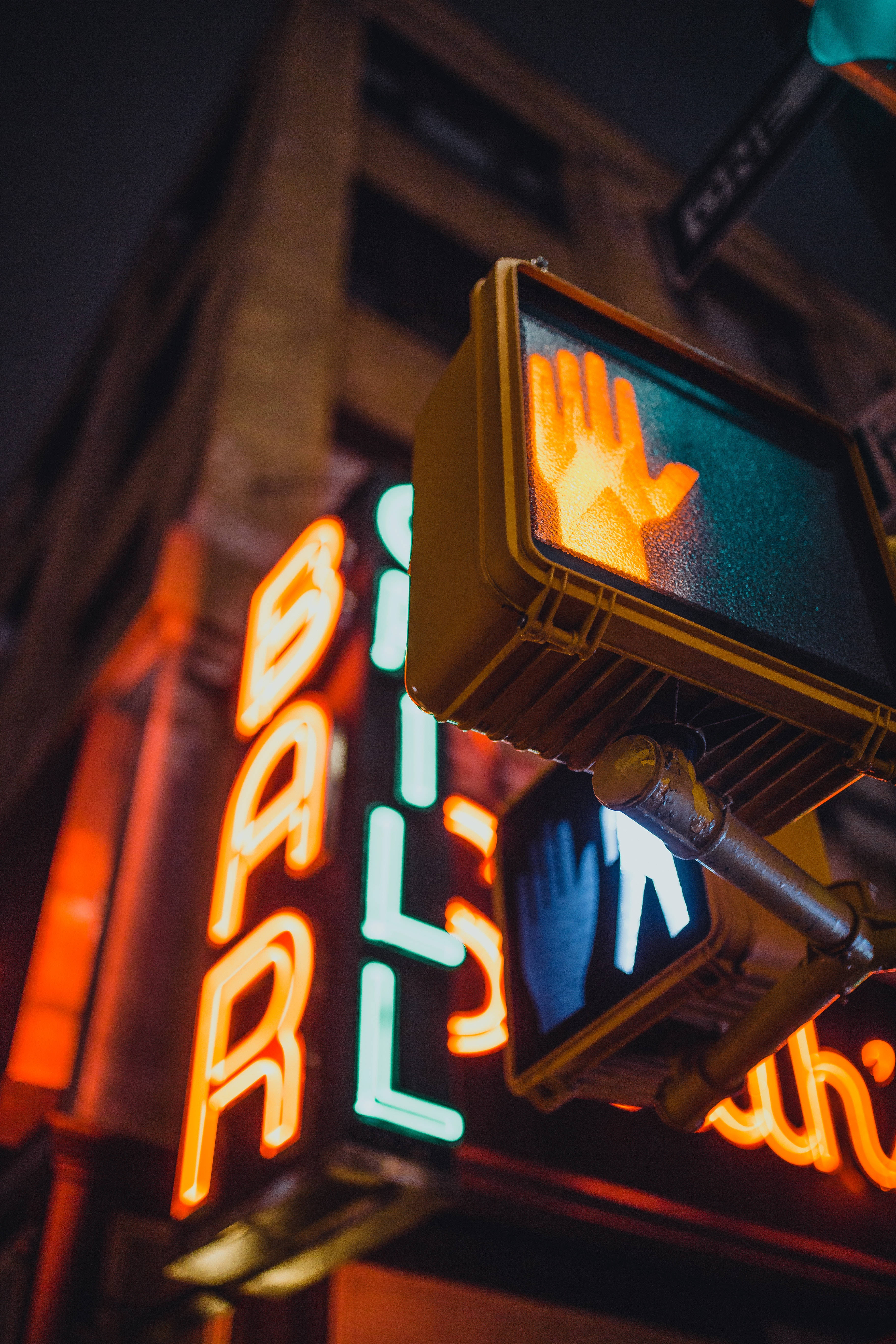Alama ya Neon ya Pedestrian Picha ya Ukuta