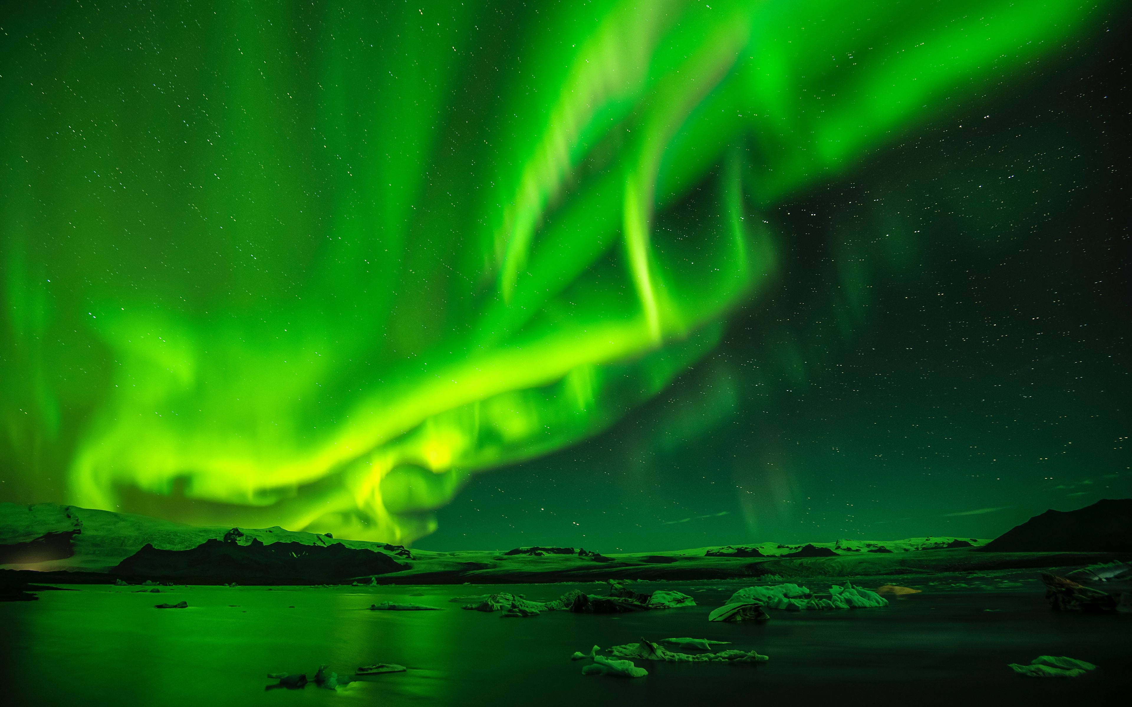 Anga Kijani la Aurora Borealis Picha ya Ukuta