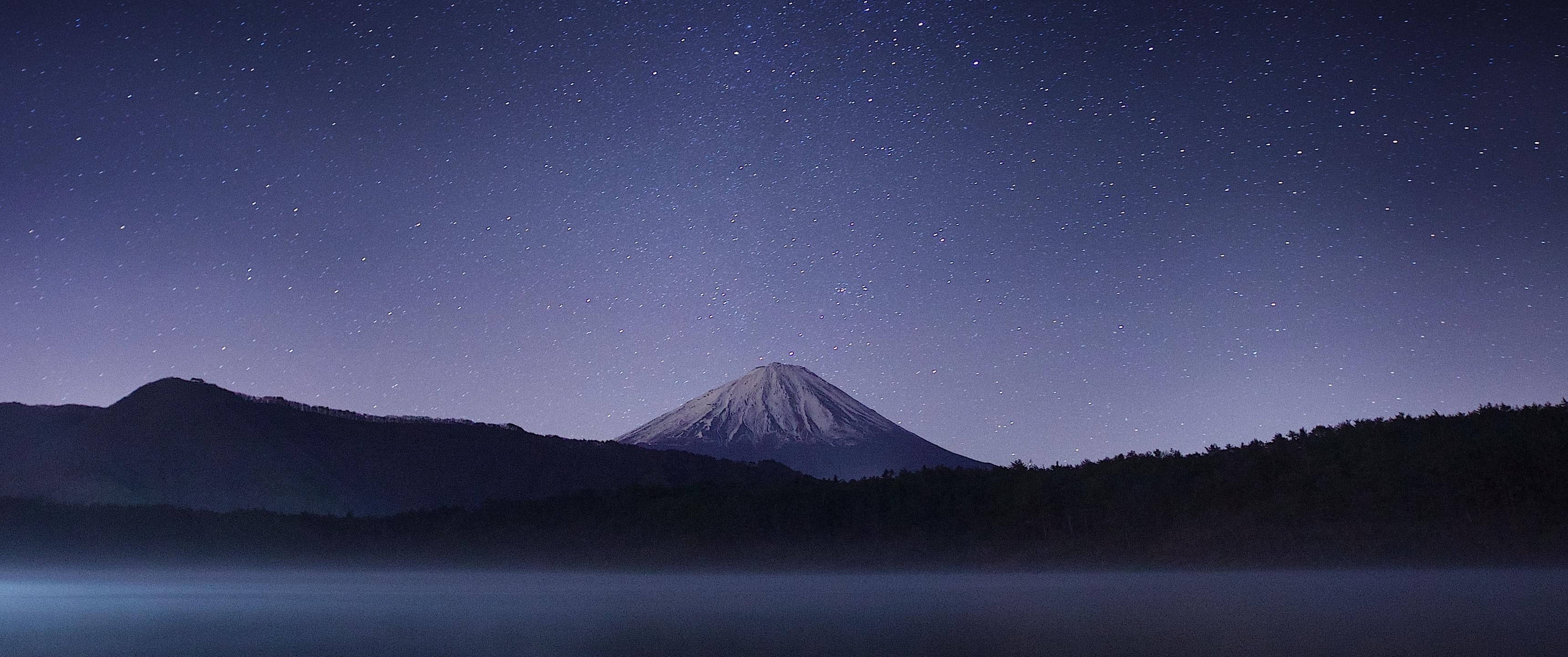 Anga la Nyota za Zambarau Giza la Ultra Wide 4K Picha ya Ukuta