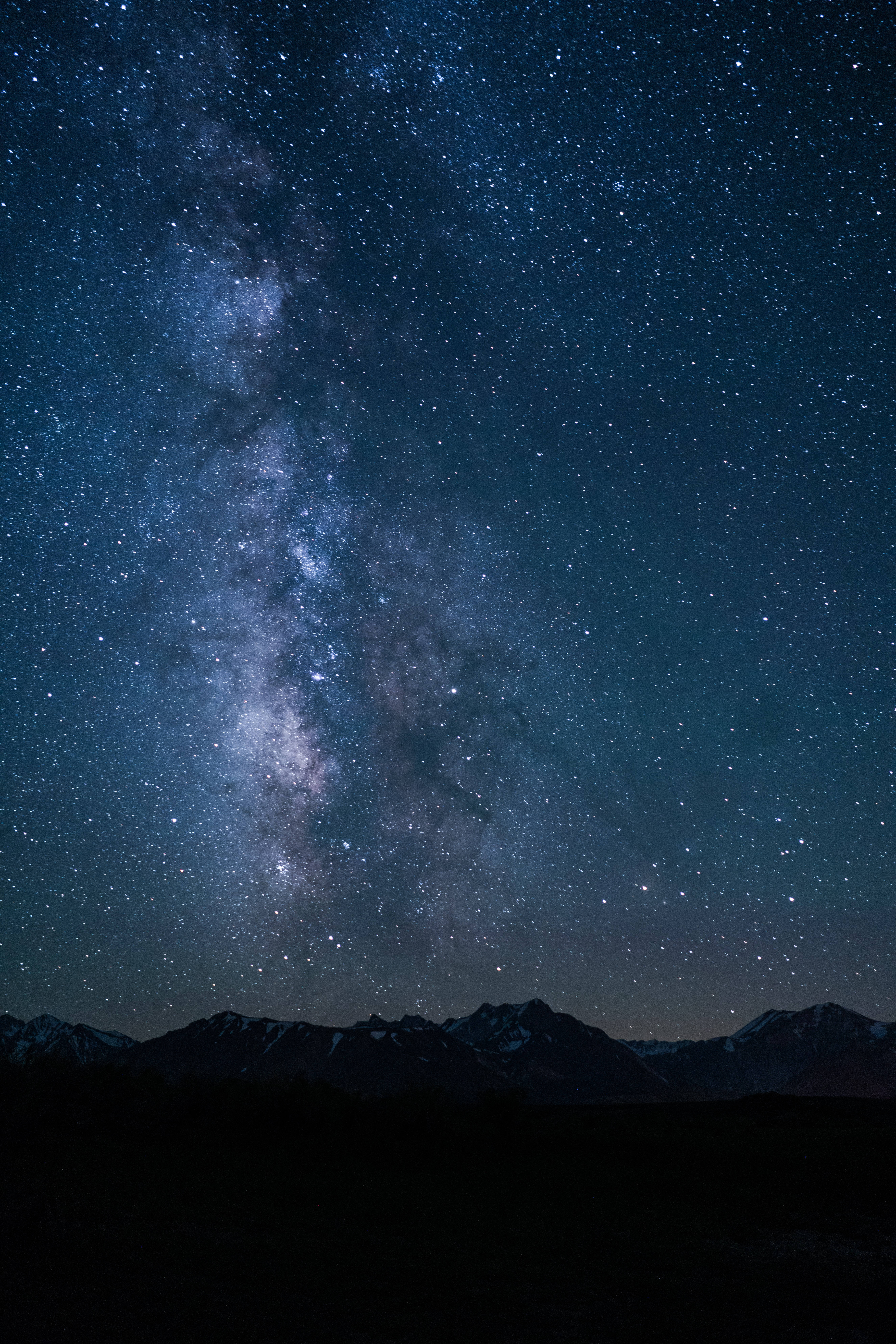 Anga la Usiku la Nyota kwa Simu ya 4K Ultra HD Picha ya Ukuta