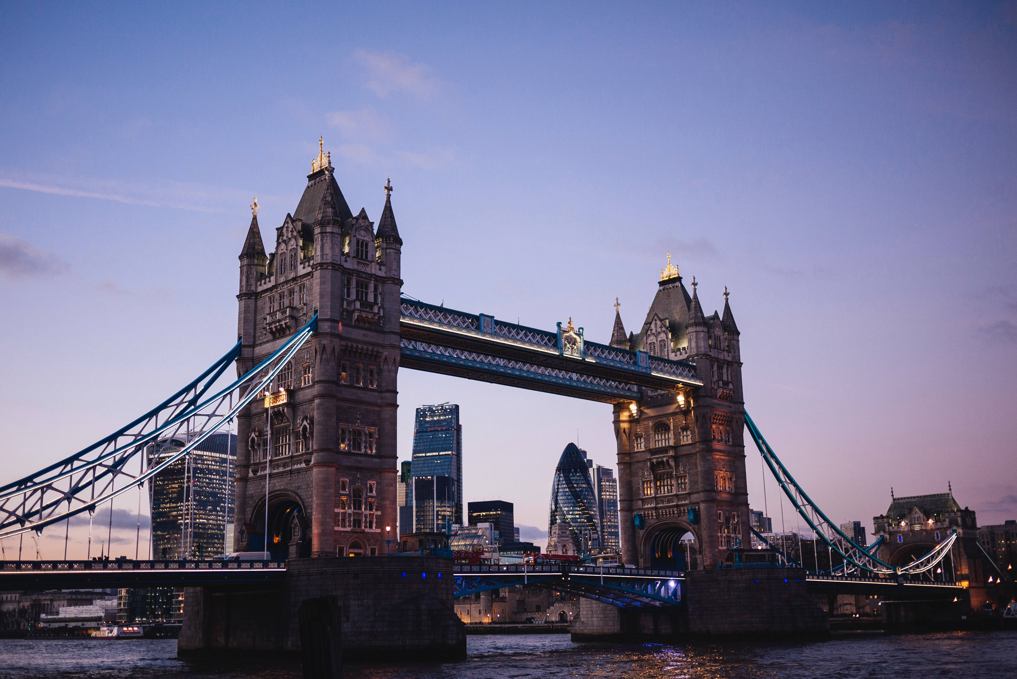 Anga Safi Juu ya London Bridge Picha ya Ukuta