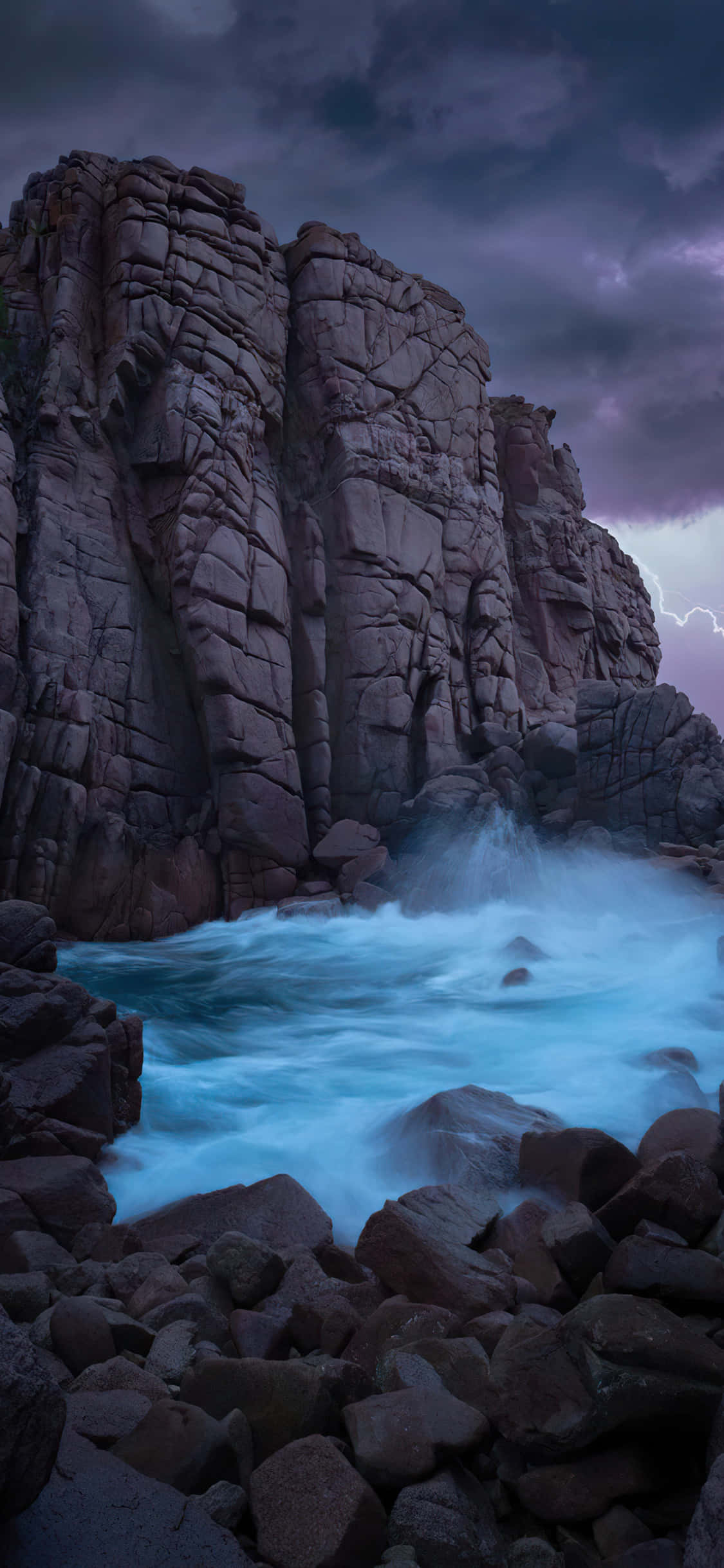 iPhone X Malibu Background Smashing Ocean Wave Picha ya Ukuta