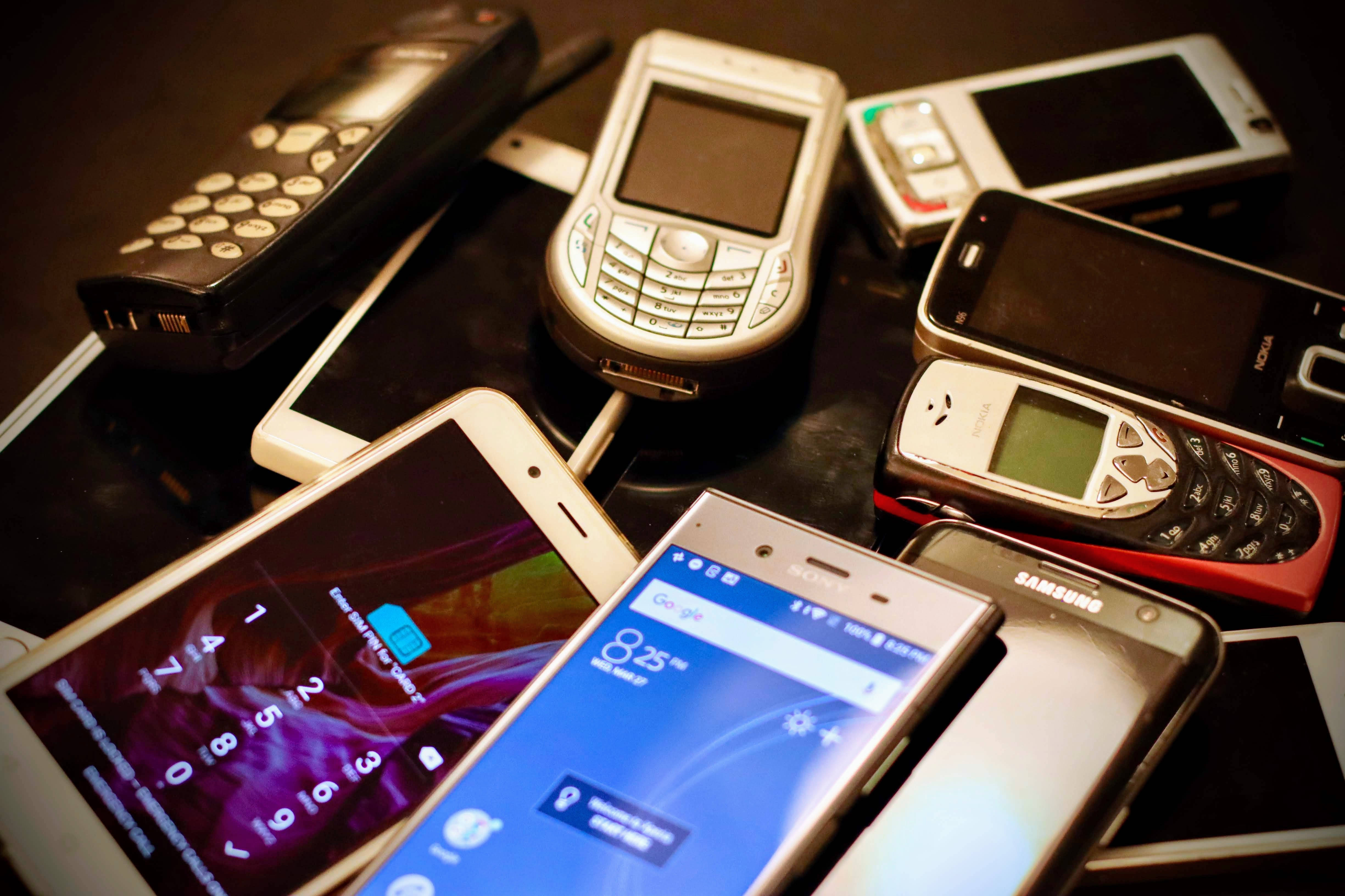 Assorted Nokia And Android Picha ya Ukuta