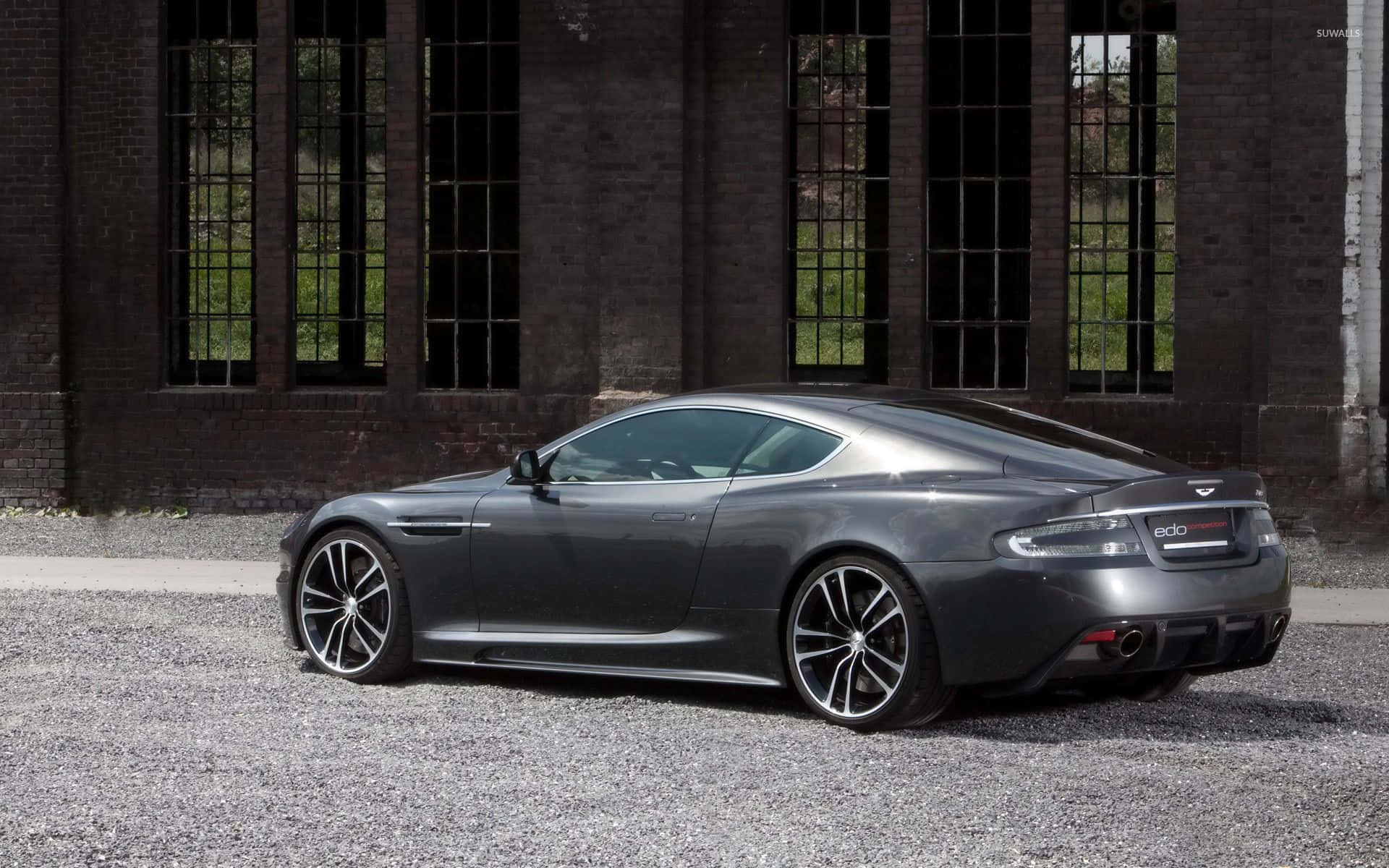 Aston Martin DB9 Ufahari na Nguvu Picha ya Ukuta