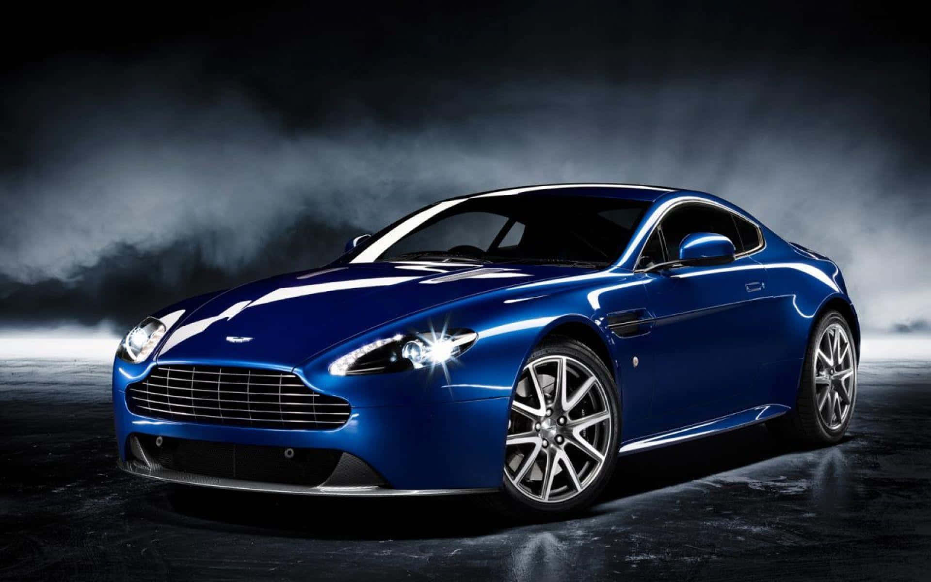 Aston Martin DB9 ya Kuvutia katika Mwendo kwenye Njia ya Kuvutia Picha ya Ukuta