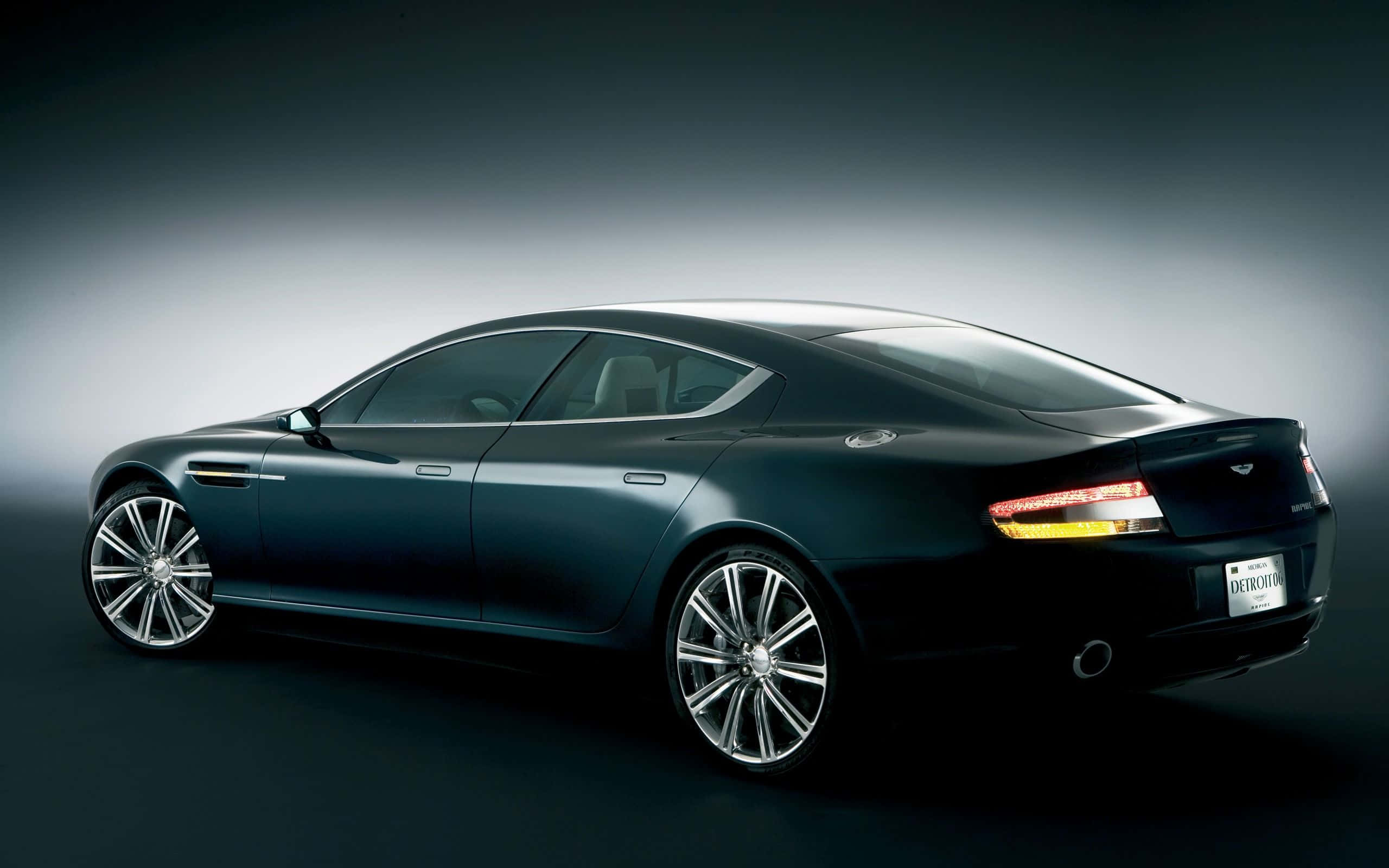 Aston Martin Rapide S - Dhana na Utendaji Picha ya Ukuta