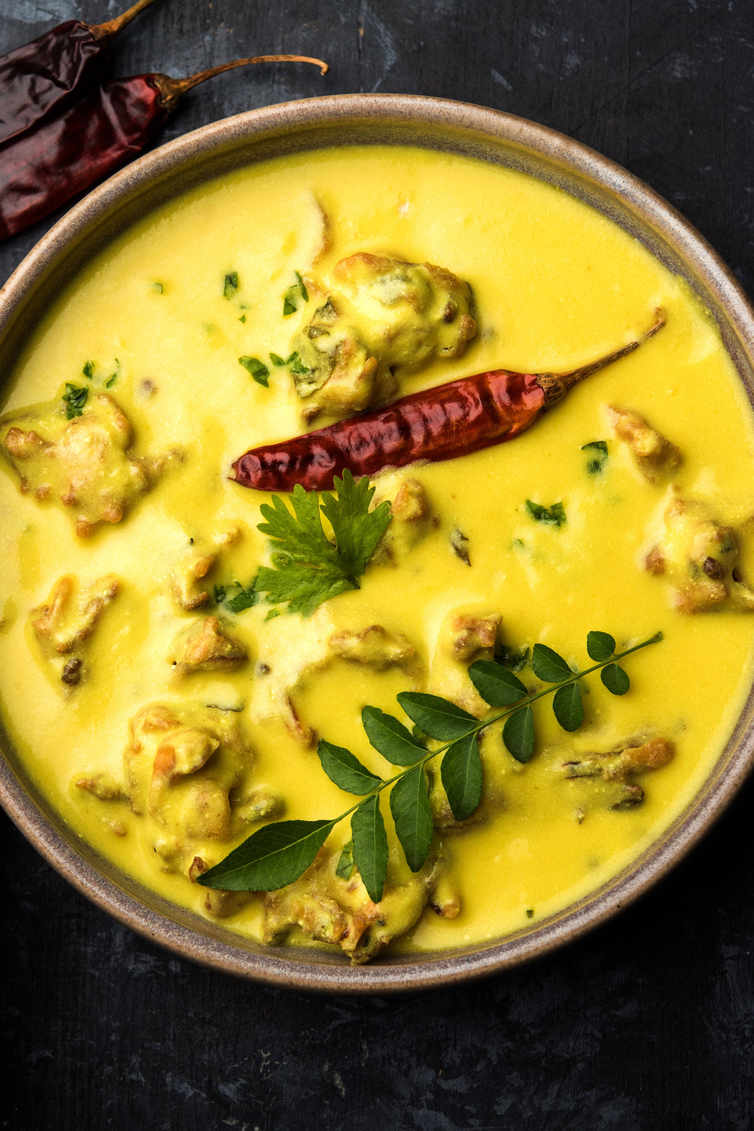 Authentic Yellow Curry with Fenugreek Leaves and Chili Picha ya Ukuta