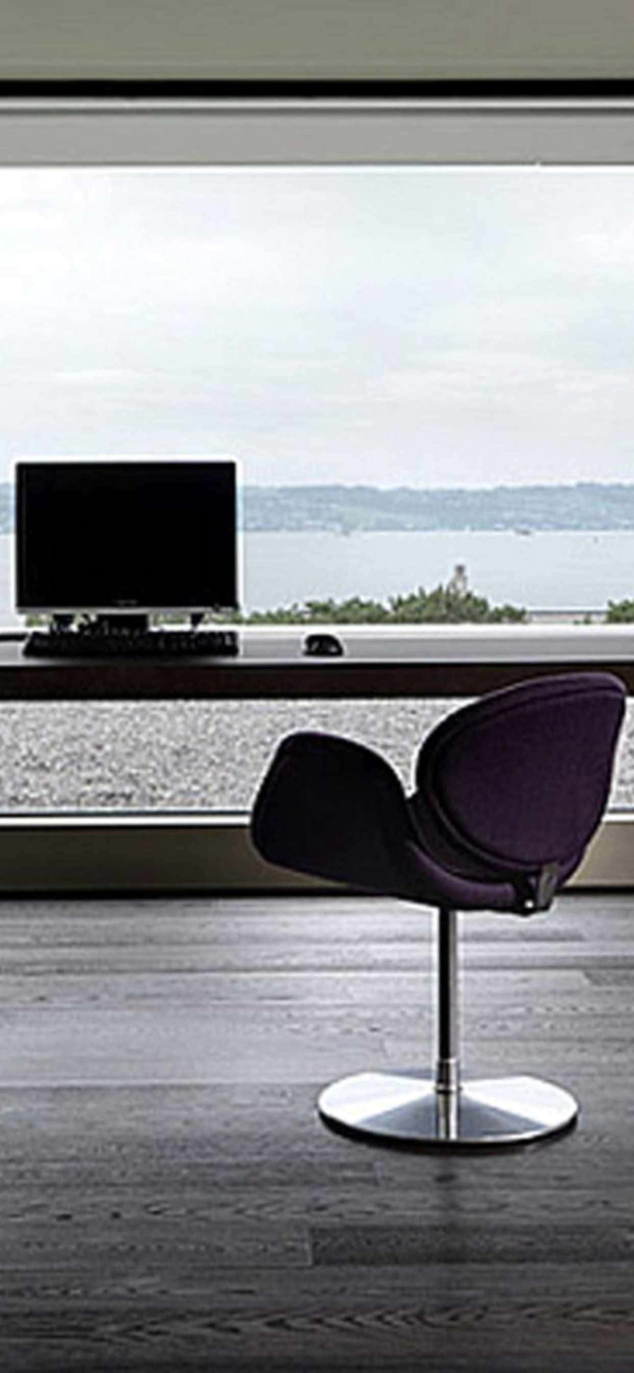 Tija, hata wakati wa kusafiri, na iPhone Xs Max na Office Suite Picha ya Ukuta