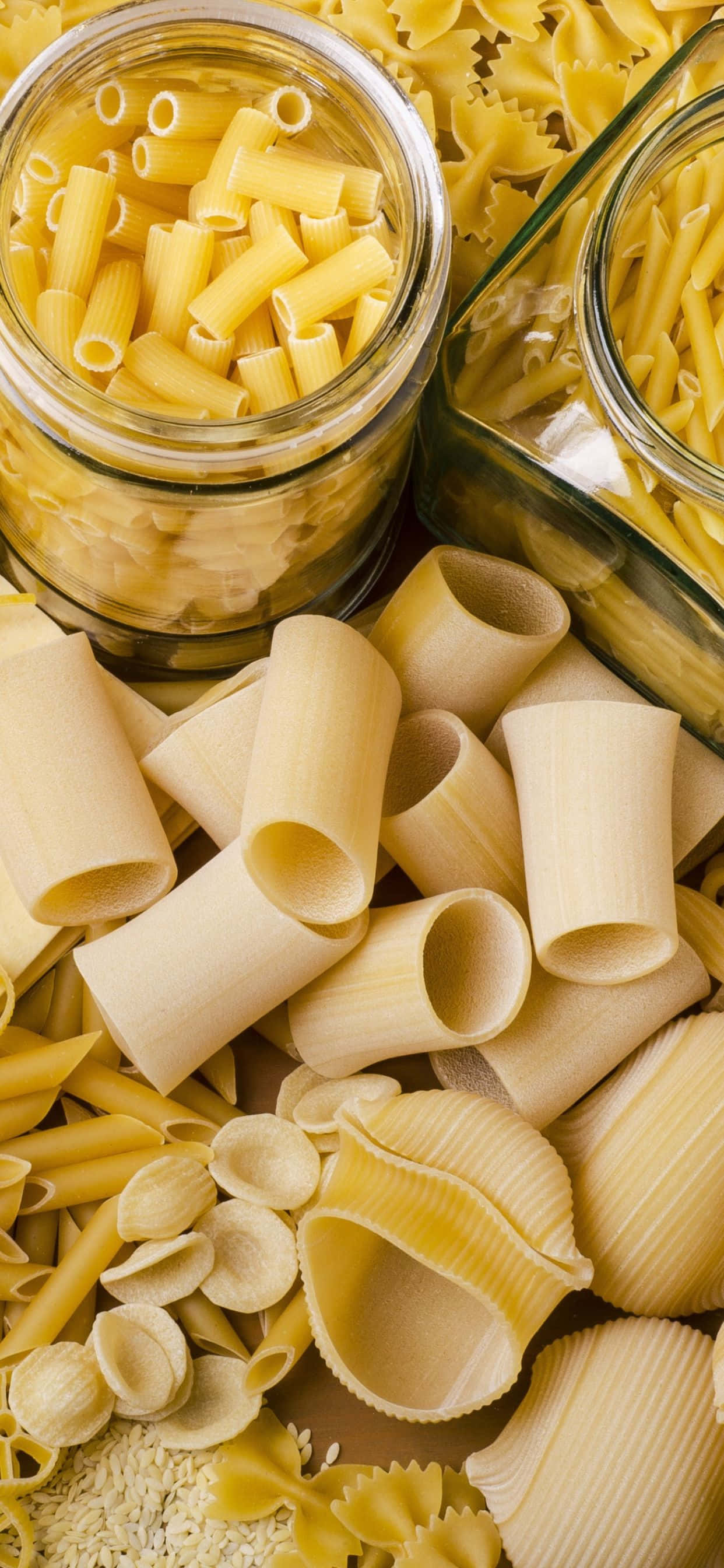 bakuli ya pasta na bakuli ya pasta Picha ya Ukuta