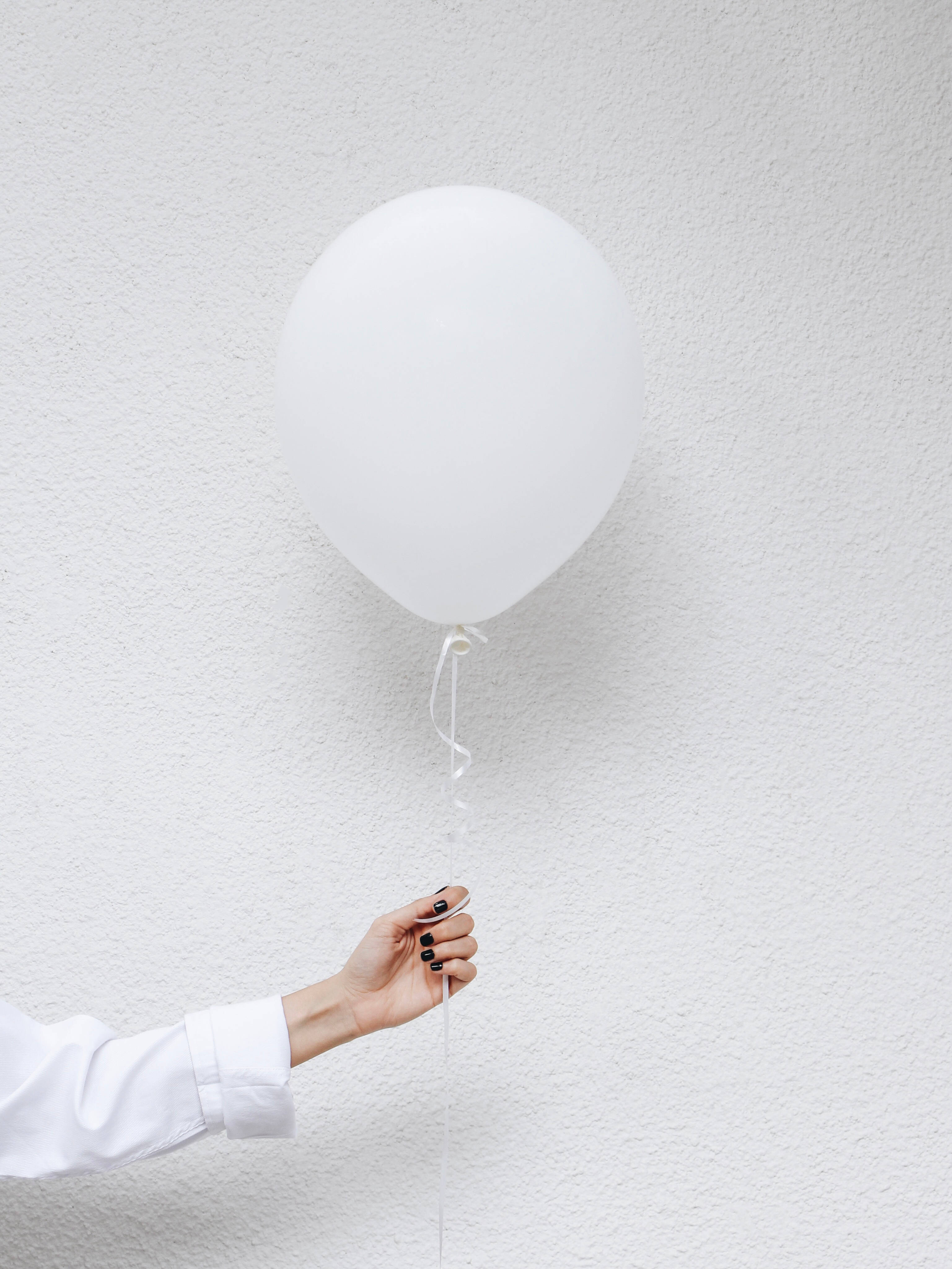 Balloon In White Aesthetic Picha ya Ukuta