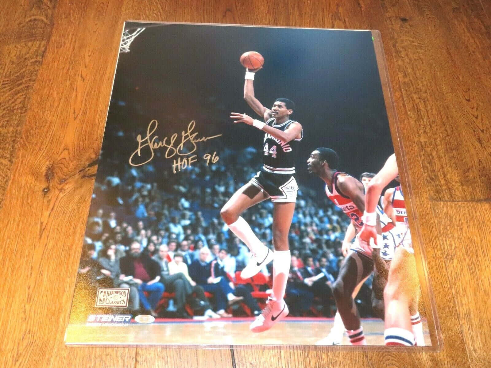 Bango la Mpira wa Kikapu la Saini ya George Gervin Picha ya Ukuta