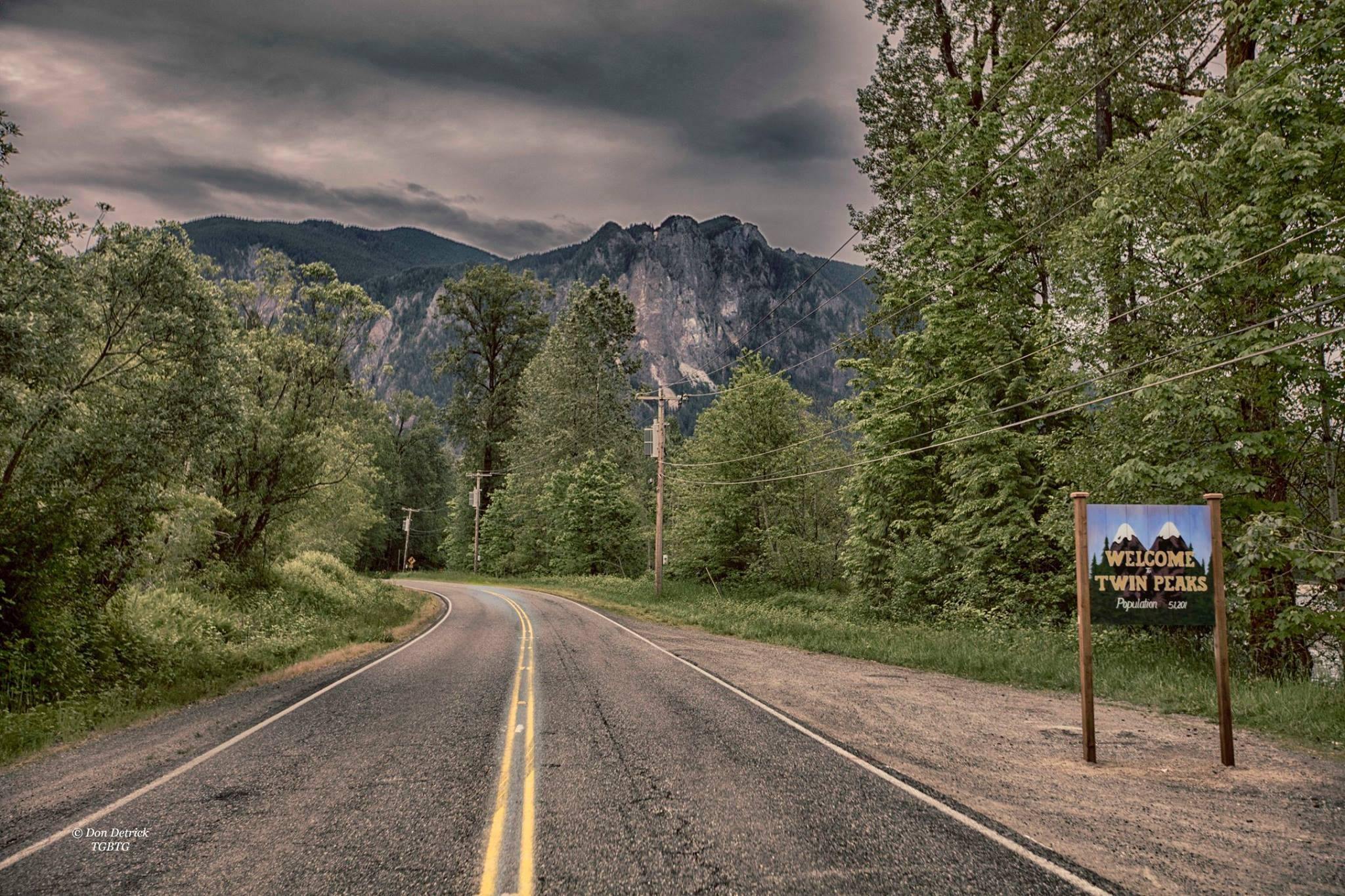 Barabara ya Twin Peaks Chini Picha ya Ukuta