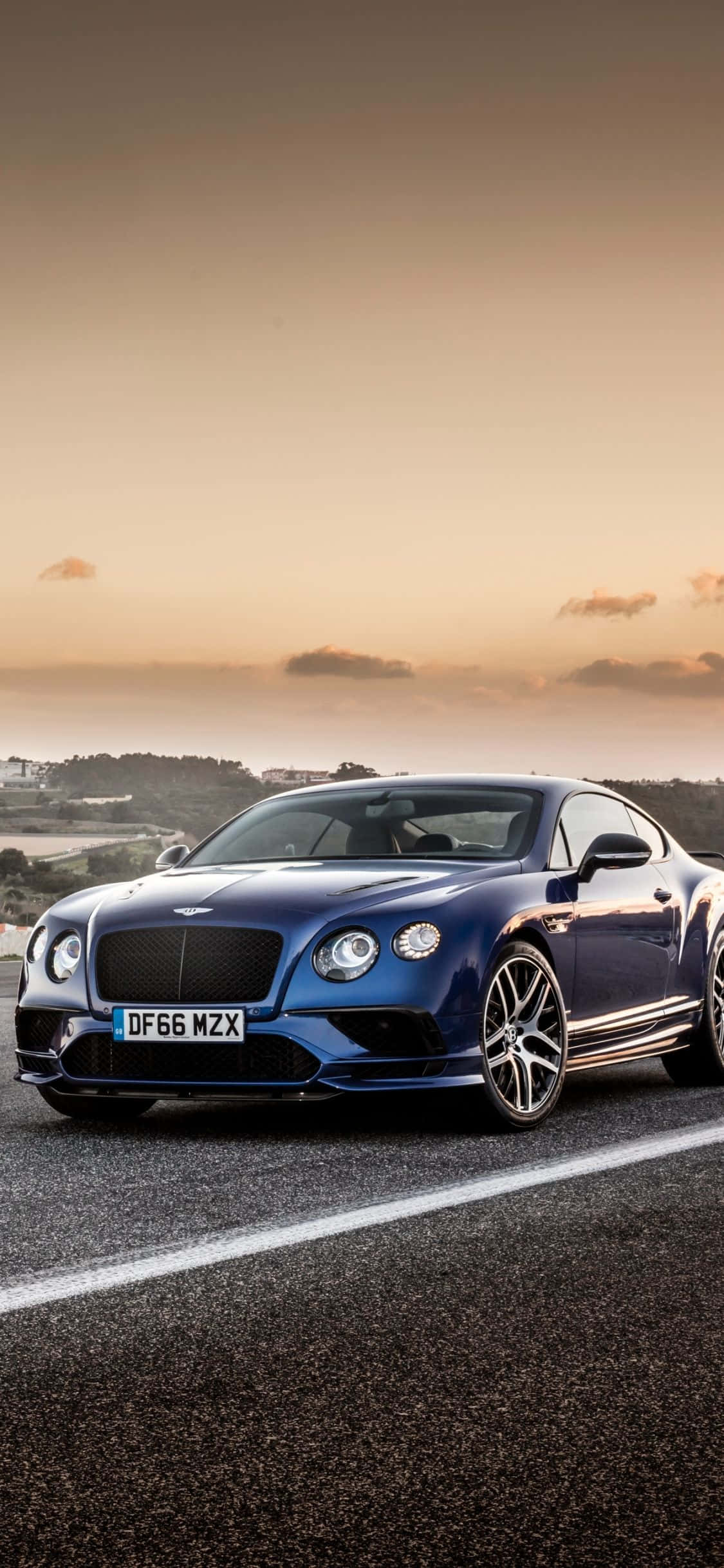 Bentley Blu Iliyopakiwa iPhone Picha ya Ukuta