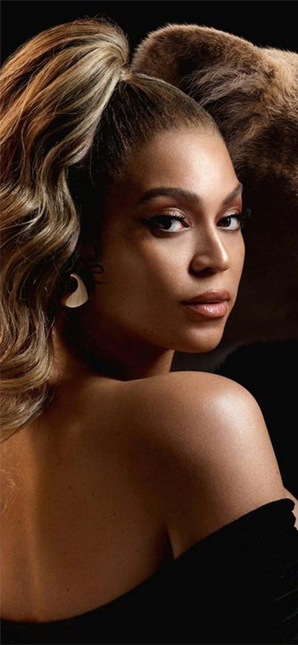 Beyonce anawasha sihiri, nguvu, na adabu katika taswira hii ya kusisimua. Picha ya Ukuta