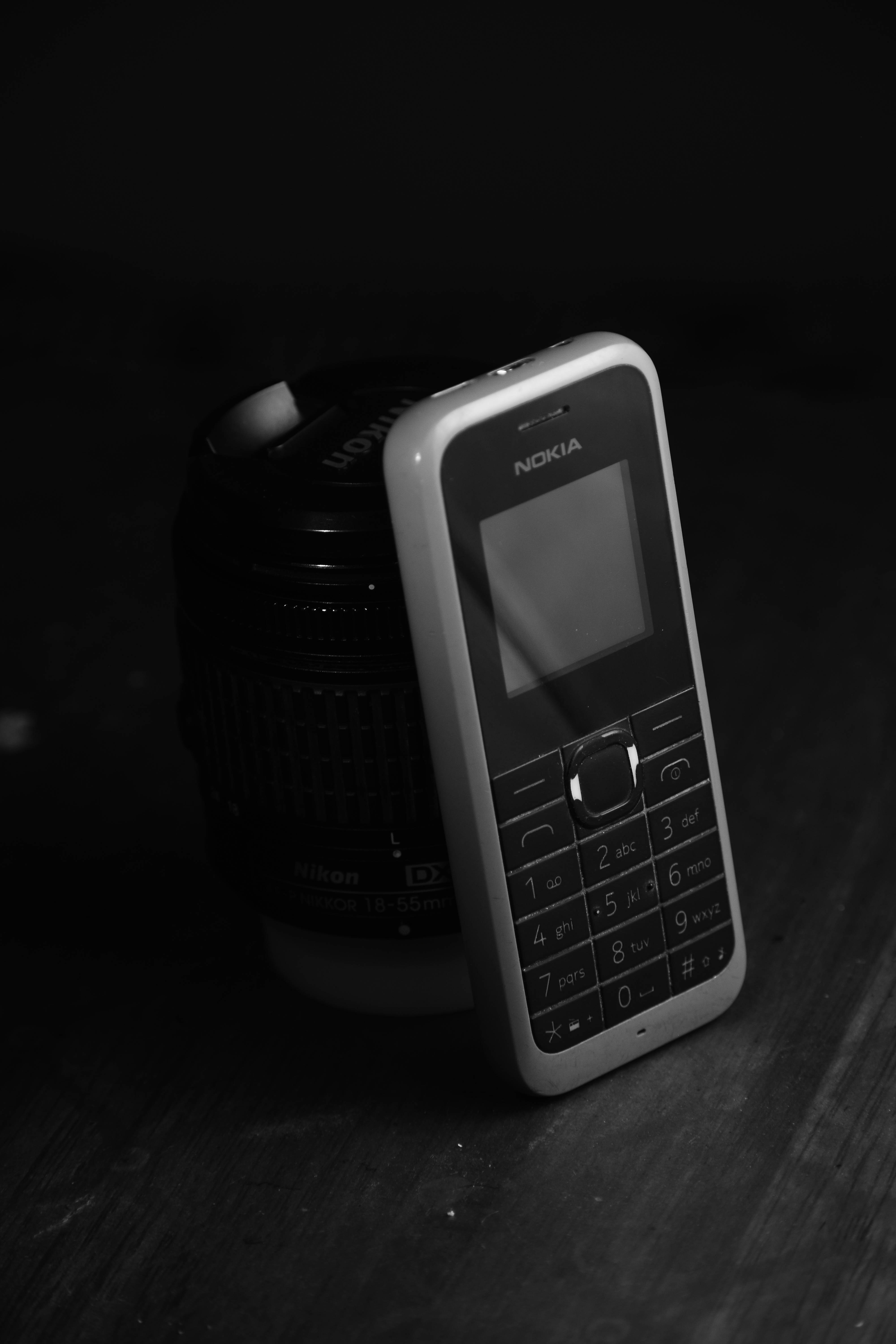 Black And Gray Nokia 105 Picha ya Ukuta