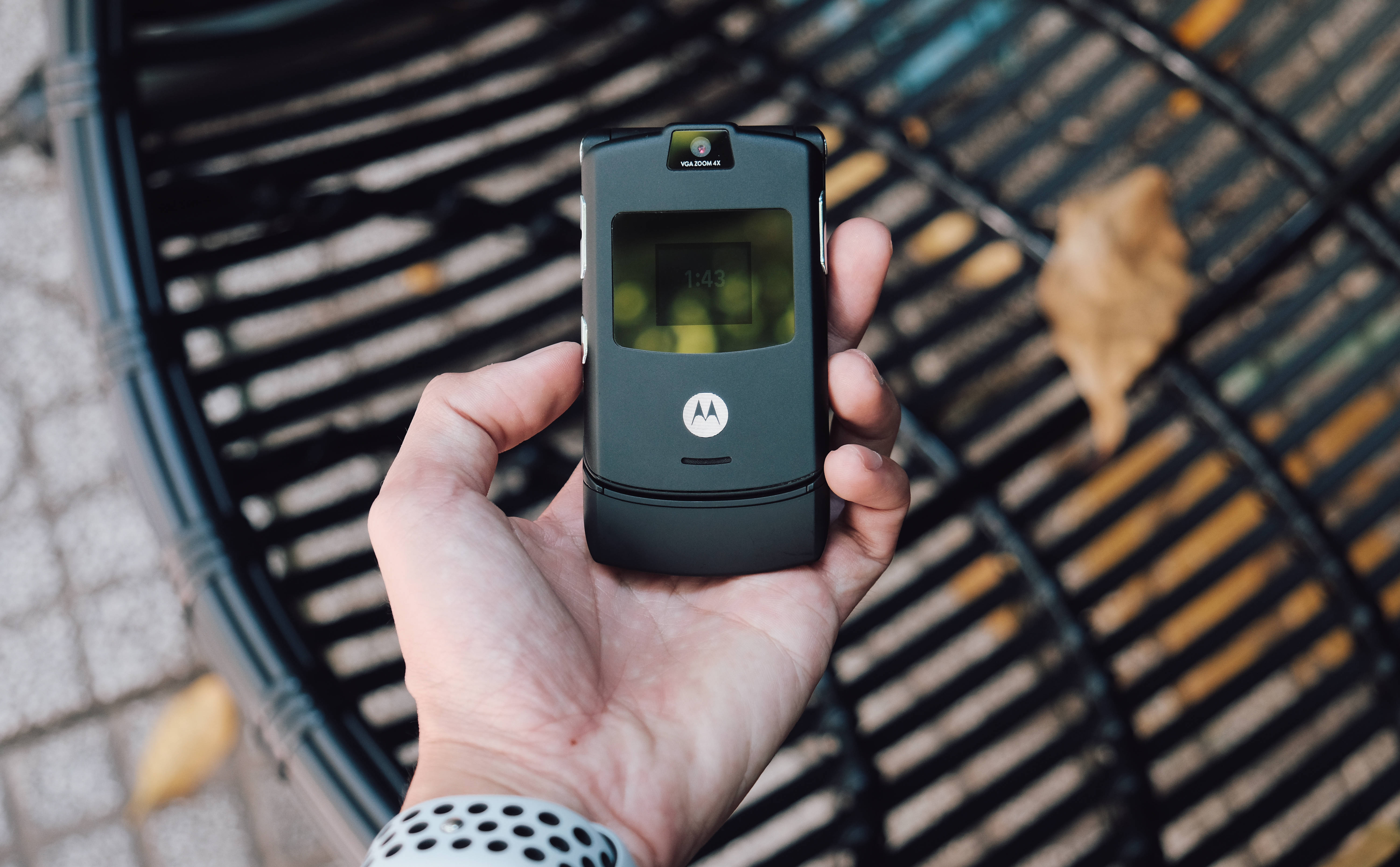 Black Flip Motorola Picha ya Ukuta
