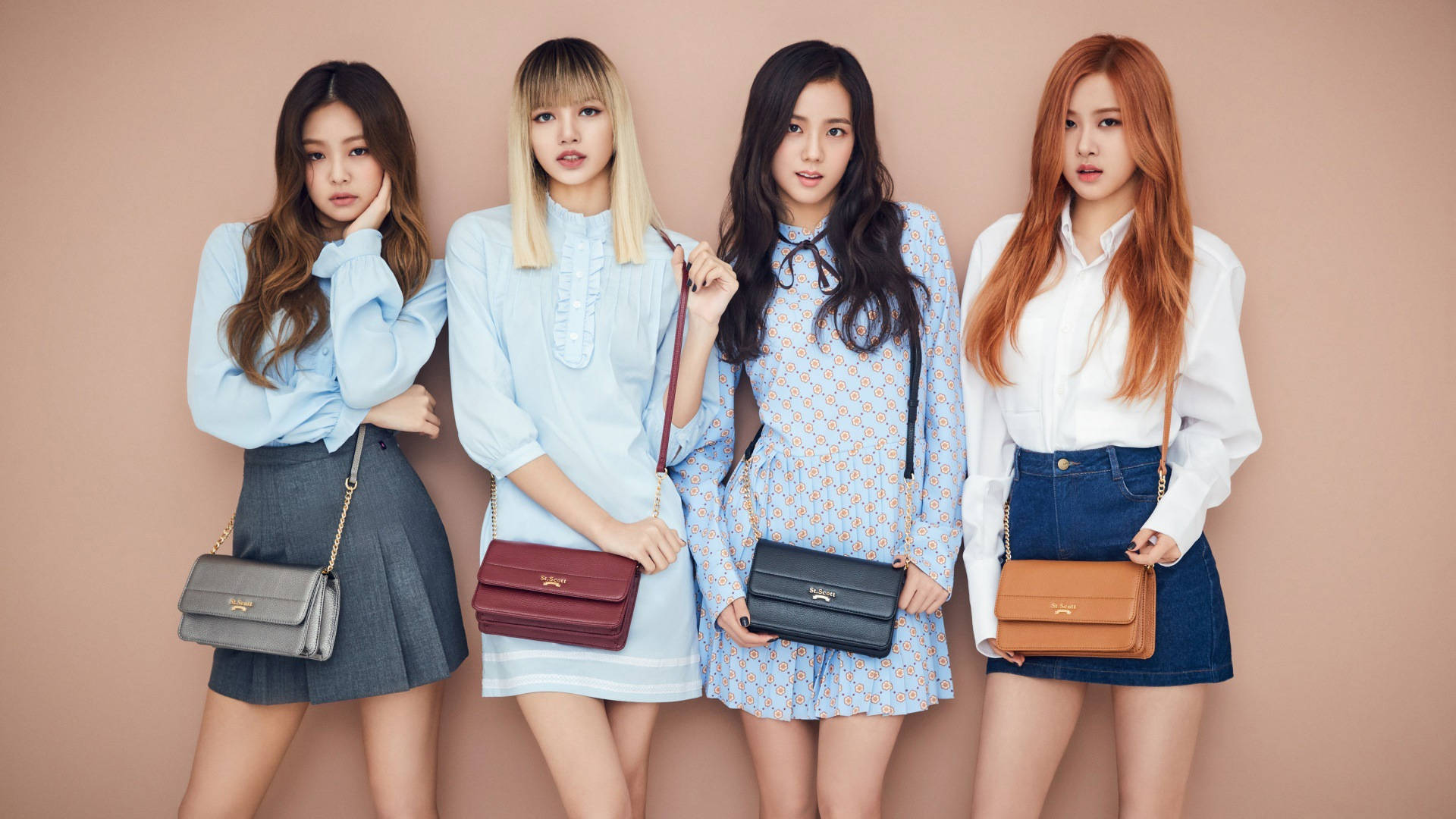 Blackpink wanaonekana wazuri kwa rangi ya beige Picha ya Ukuta