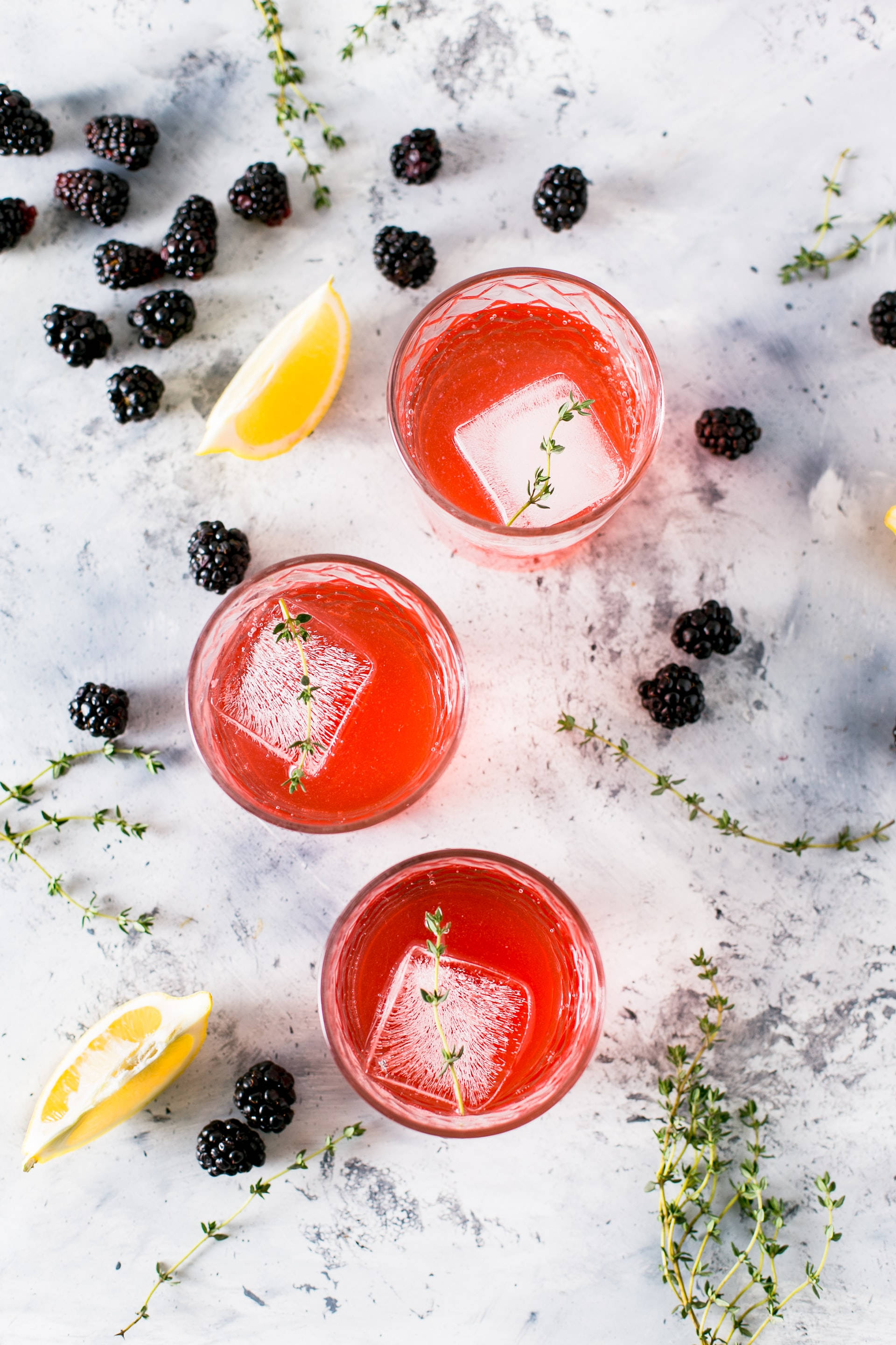 Blood Orange Gin Martini- A Colorful Twist on Classic Cocktails Picha ya Ukuta