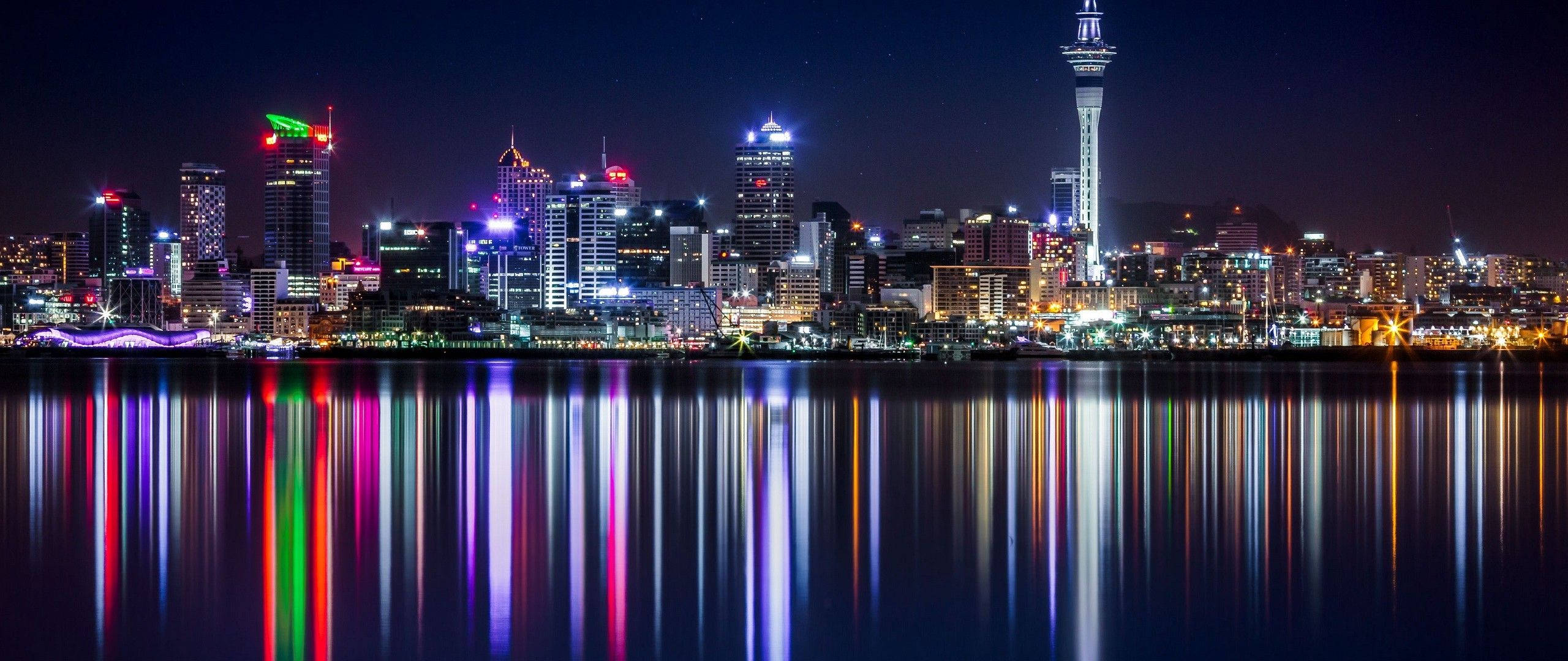 Blurred city skyline of an urban cityscape Picha ya Ukuta
