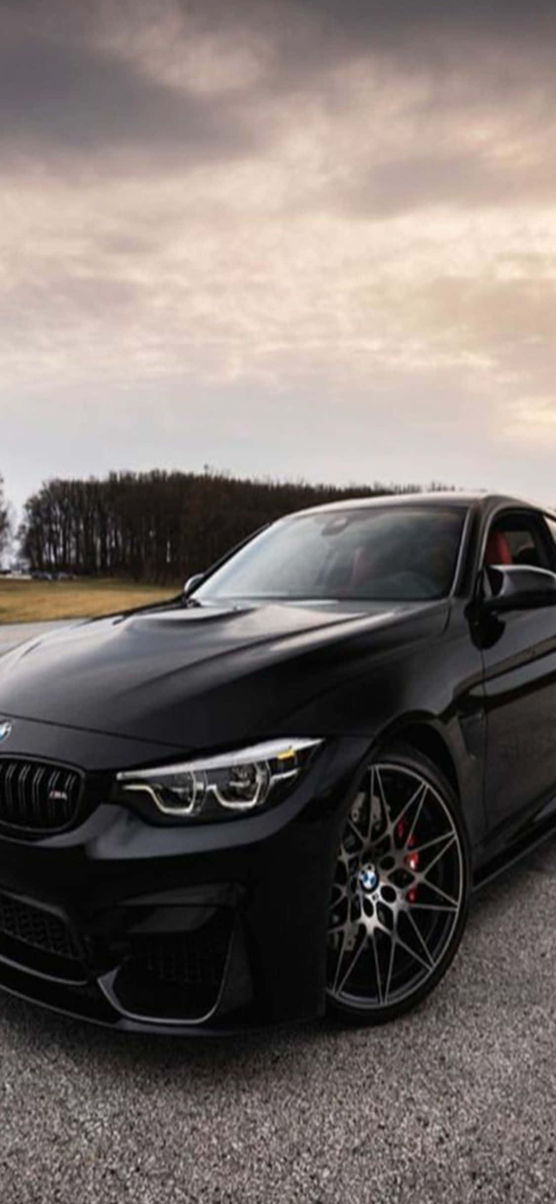 BMW M4 Coupe na iPhone X: Sawa Sawa Picha ya Ukuta