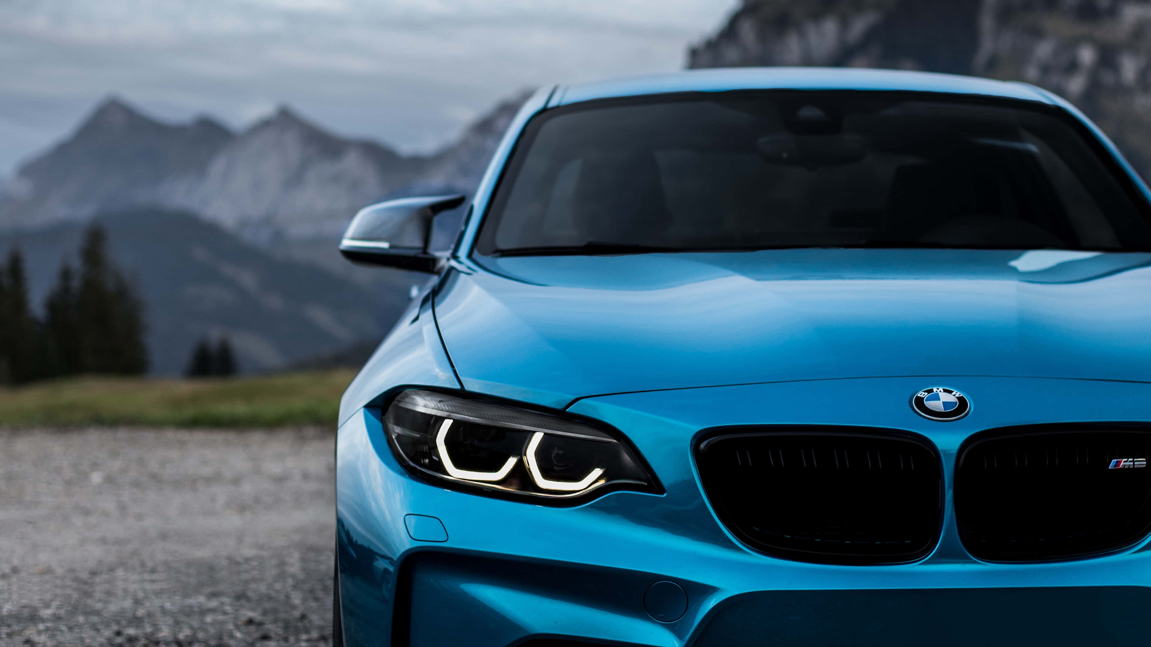BMW ya Kifahari na ya Michezo Picha ya Ukuta