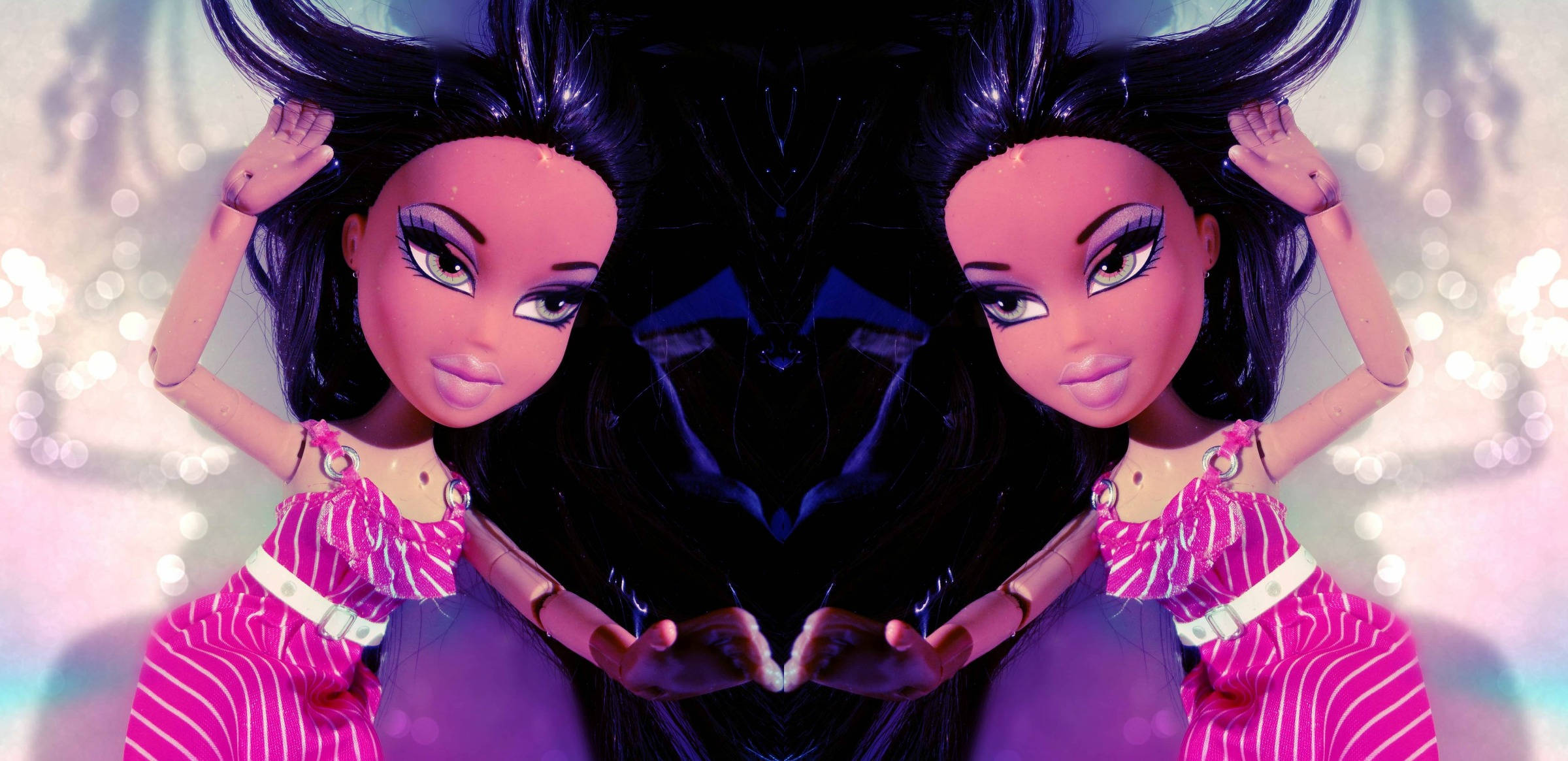 Bratz Aesthetic Doll Katika Mavazi ya Pink Picha ya Ukuta