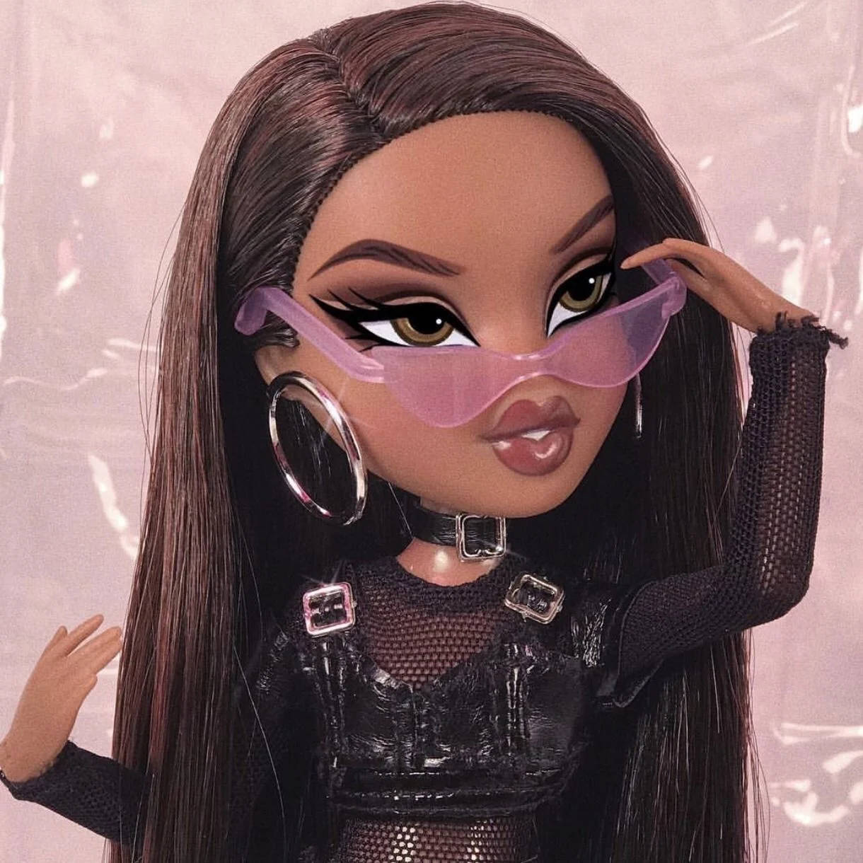 Bratz Aesthetic Doll ya Mwanamitindo Mkuu Picha ya Ukuta