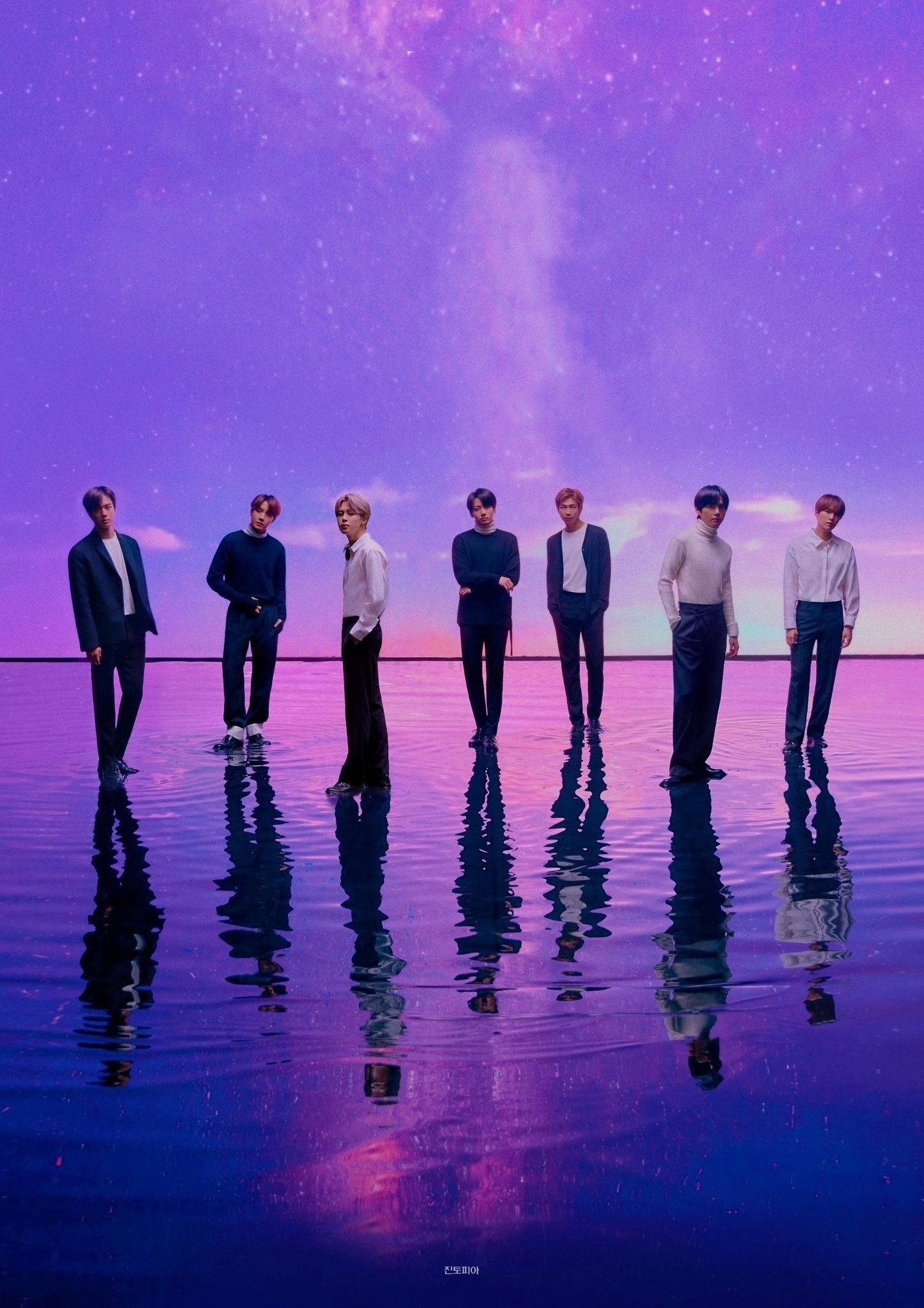 BTS OT7 Kwenye Zambarau Pasteli Picha ya Ukuta