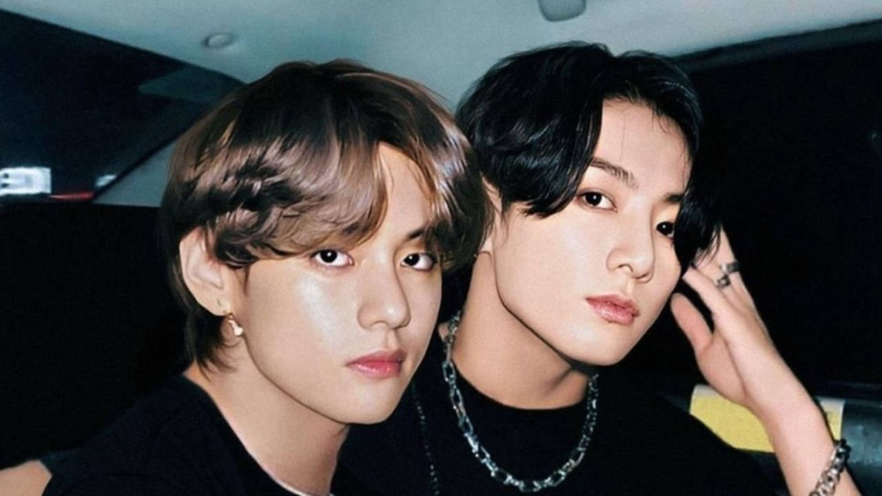 BTS V Jungkook Ndani ya Gari Picha ya Ukuta