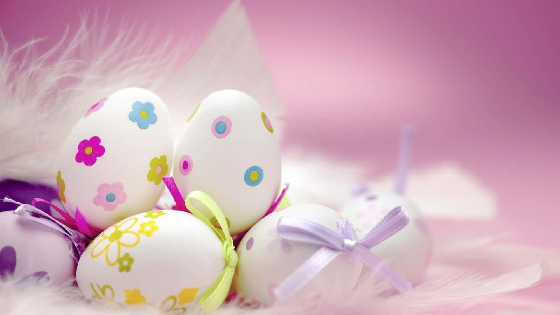 Bunny wa Easter Mwenye Mwoneko na Mwoneko wa Rangi Mbalimbali katika Bustani ya Sihiri Picha ya Ukuta