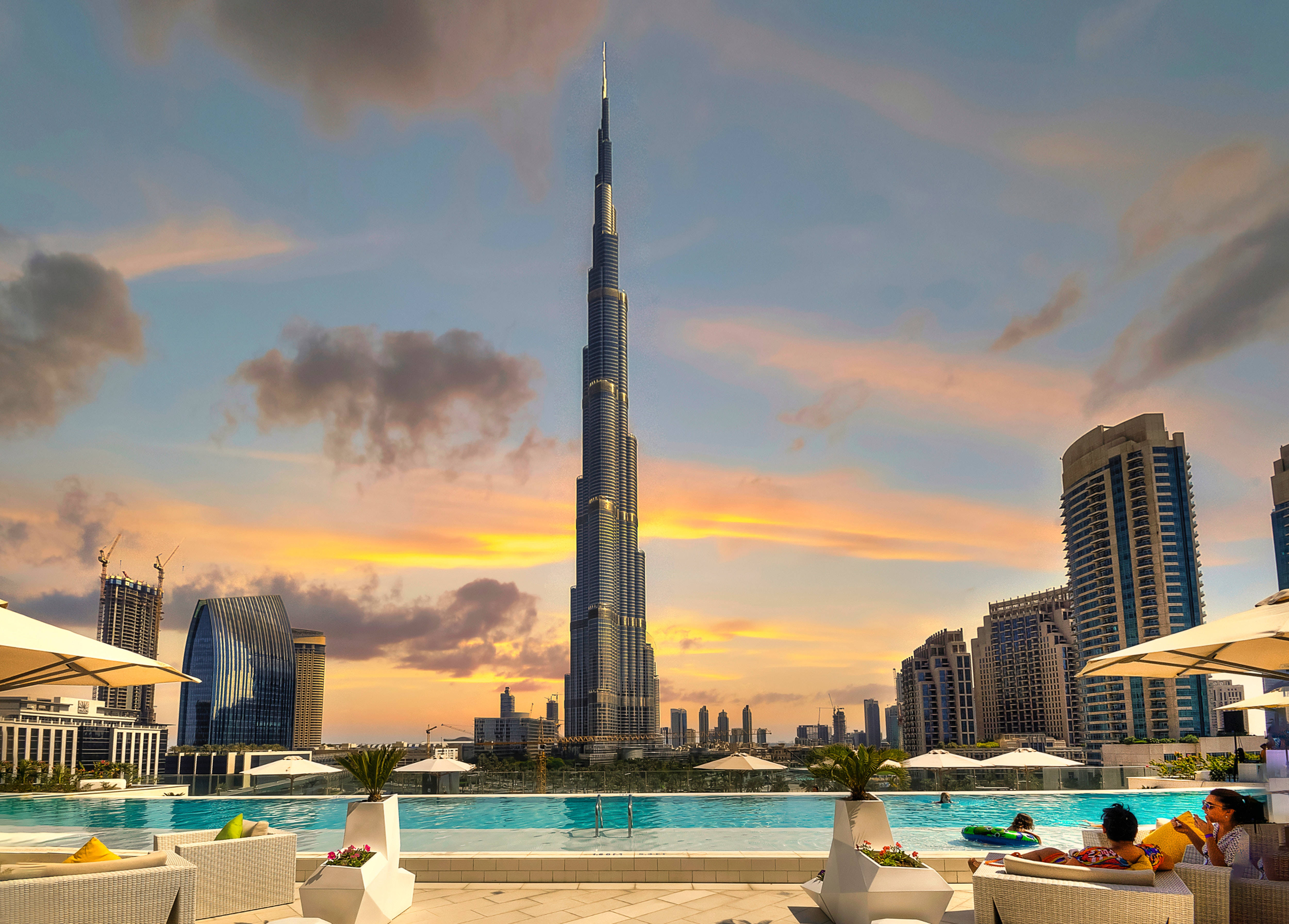 Burj Khalifa ya Dubai Inayoonekana Kuvutia Picha ya Ukuta