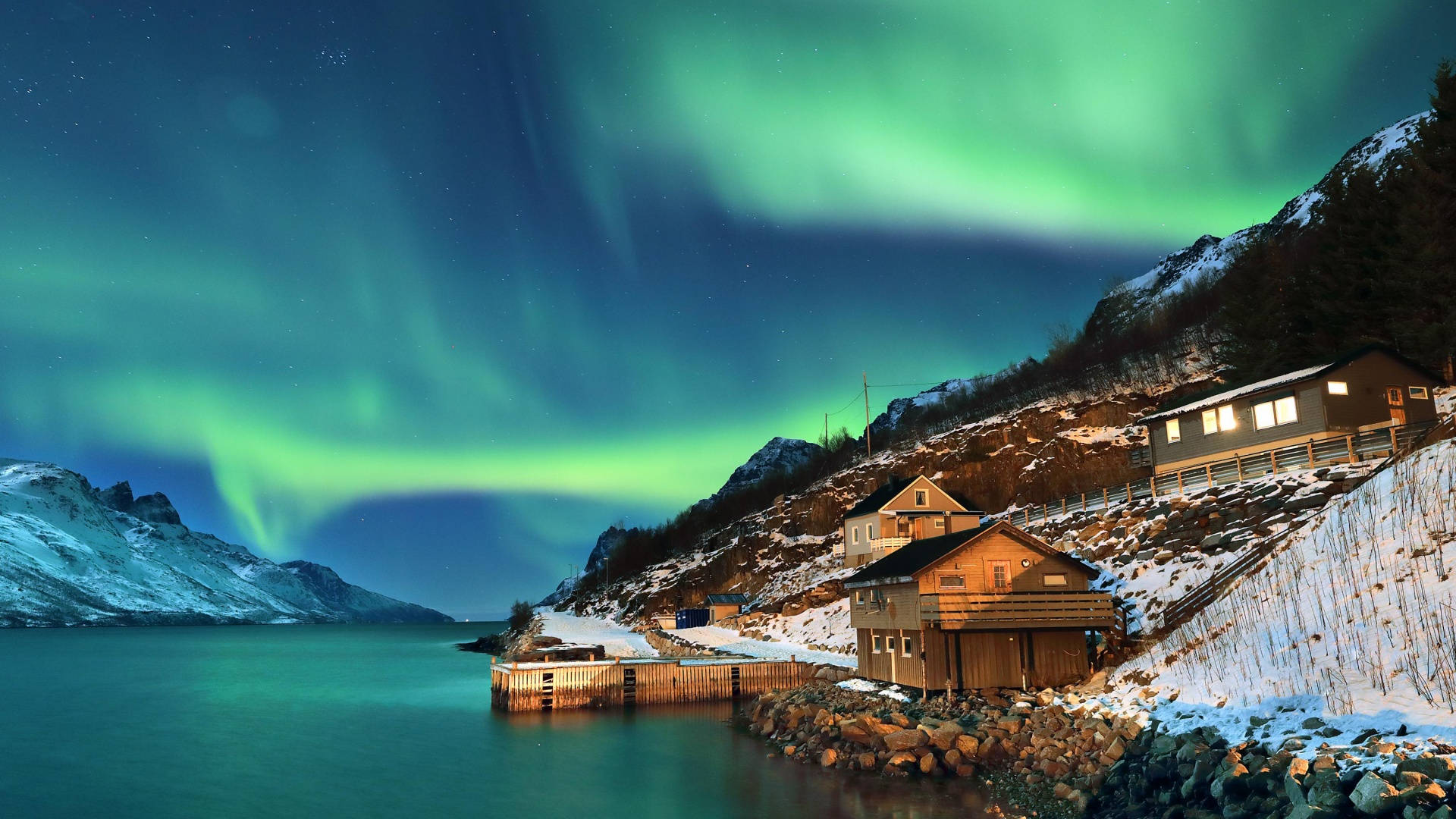 Cabin ya Aurora Borealis ya Msimu wa Baridi Picha ya Ukuta