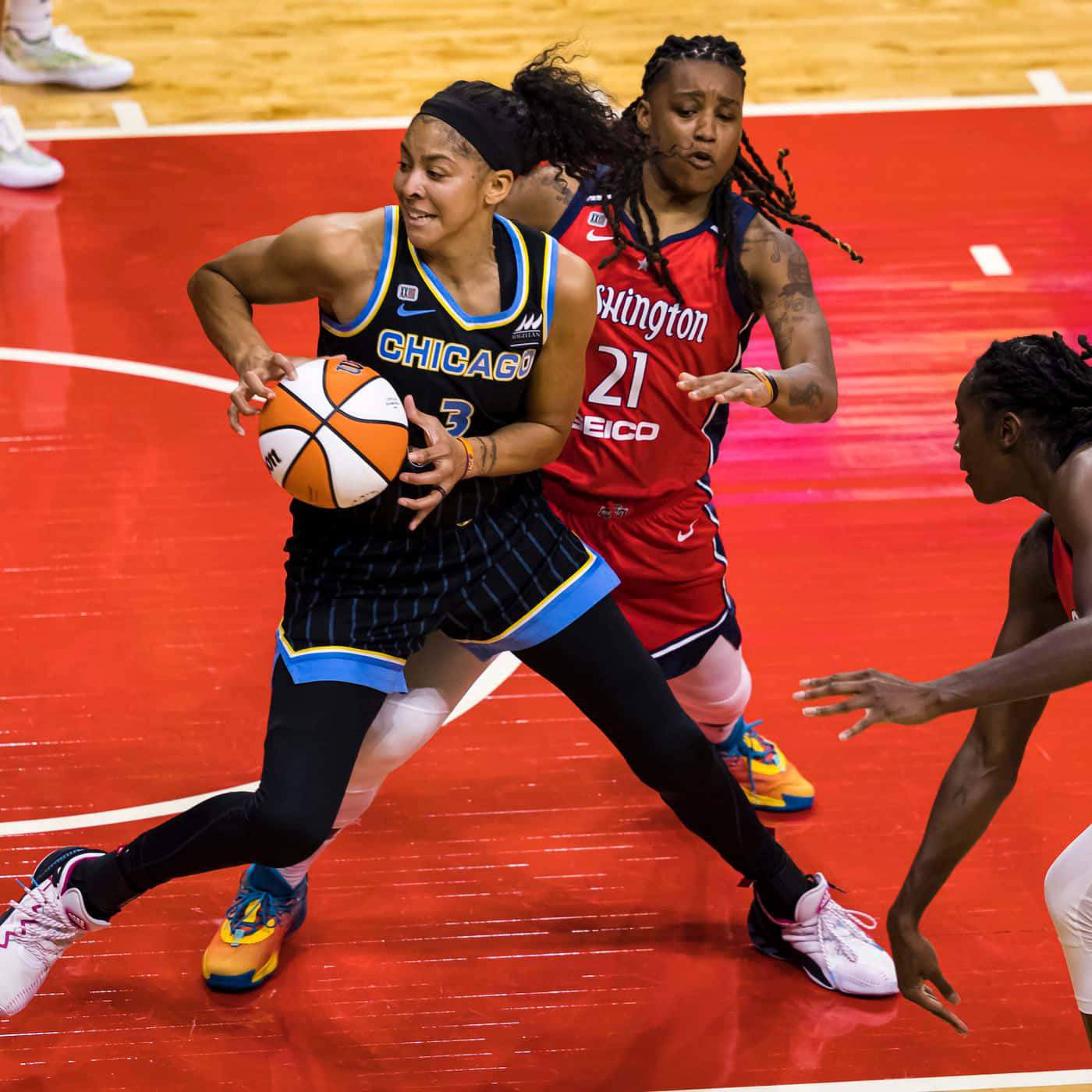 Candace Parker Akiibia Mpira Picha ya Ukuta