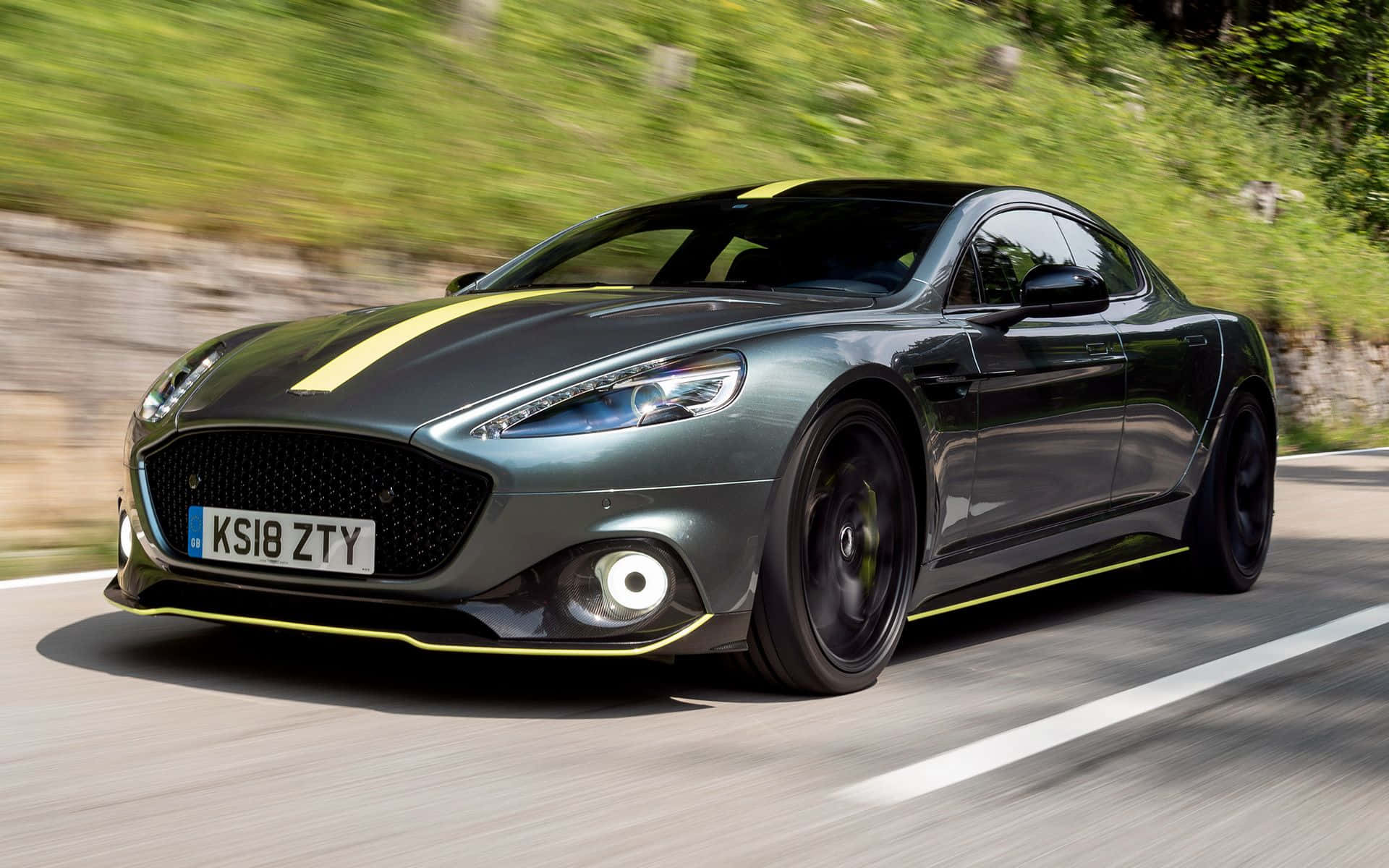Caption: Aston Martin Rapide S – A Fusion of Power and Luxury Picha ya Ukuta