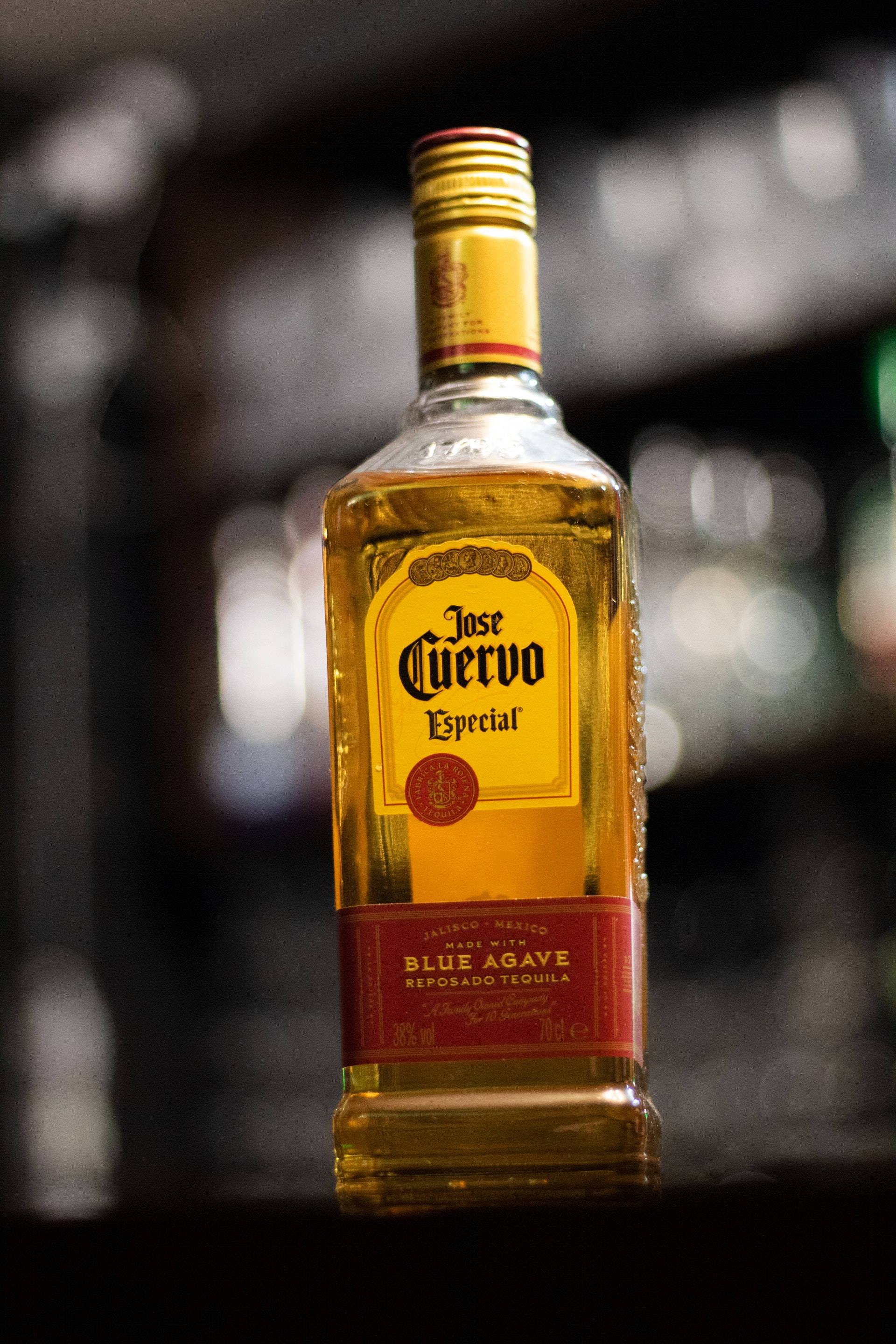 Caption: Elegant Jose Cuervo Agave Tequila Bottle Picha ya Ukuta