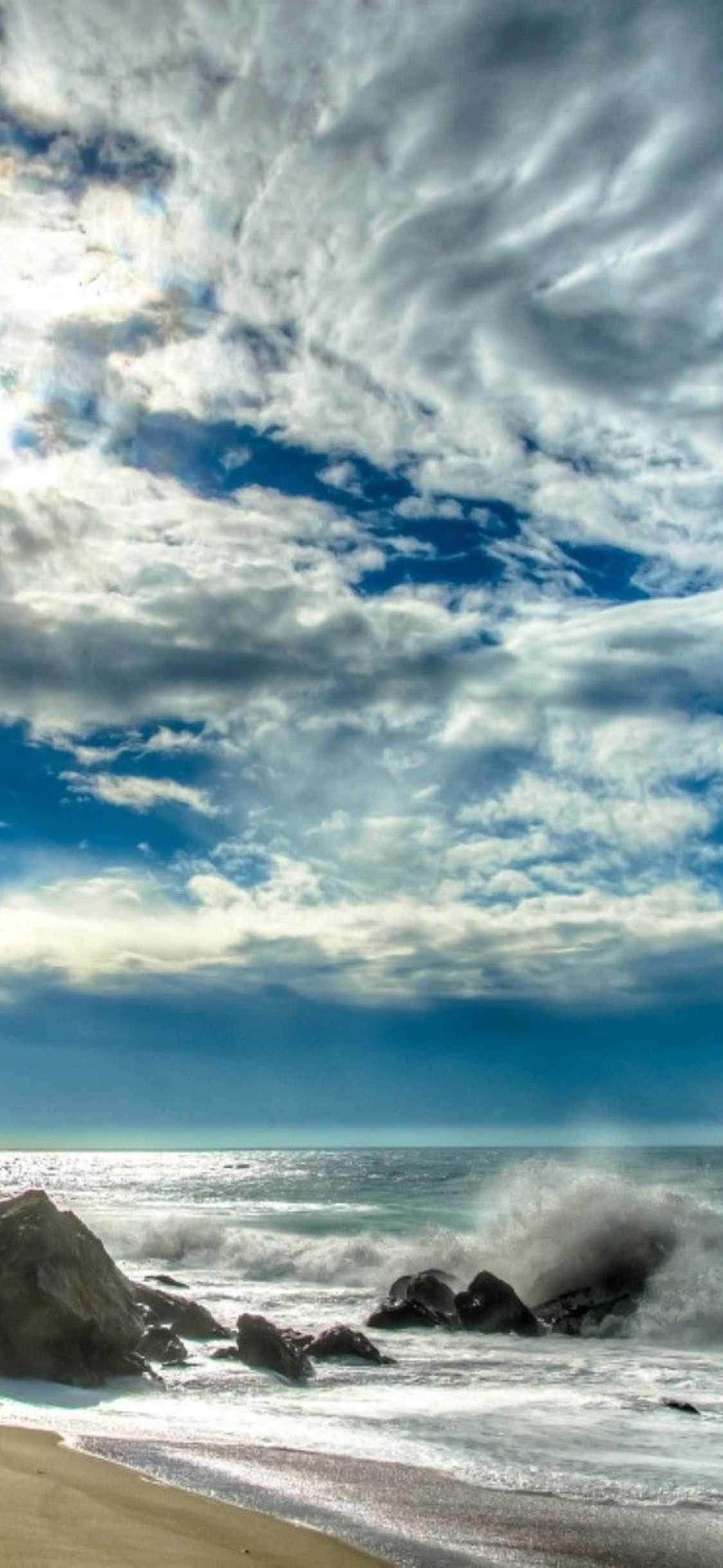 "Capture the golden sunsets of Malibu on your iPhone Xs!" Picha ya Ukuta