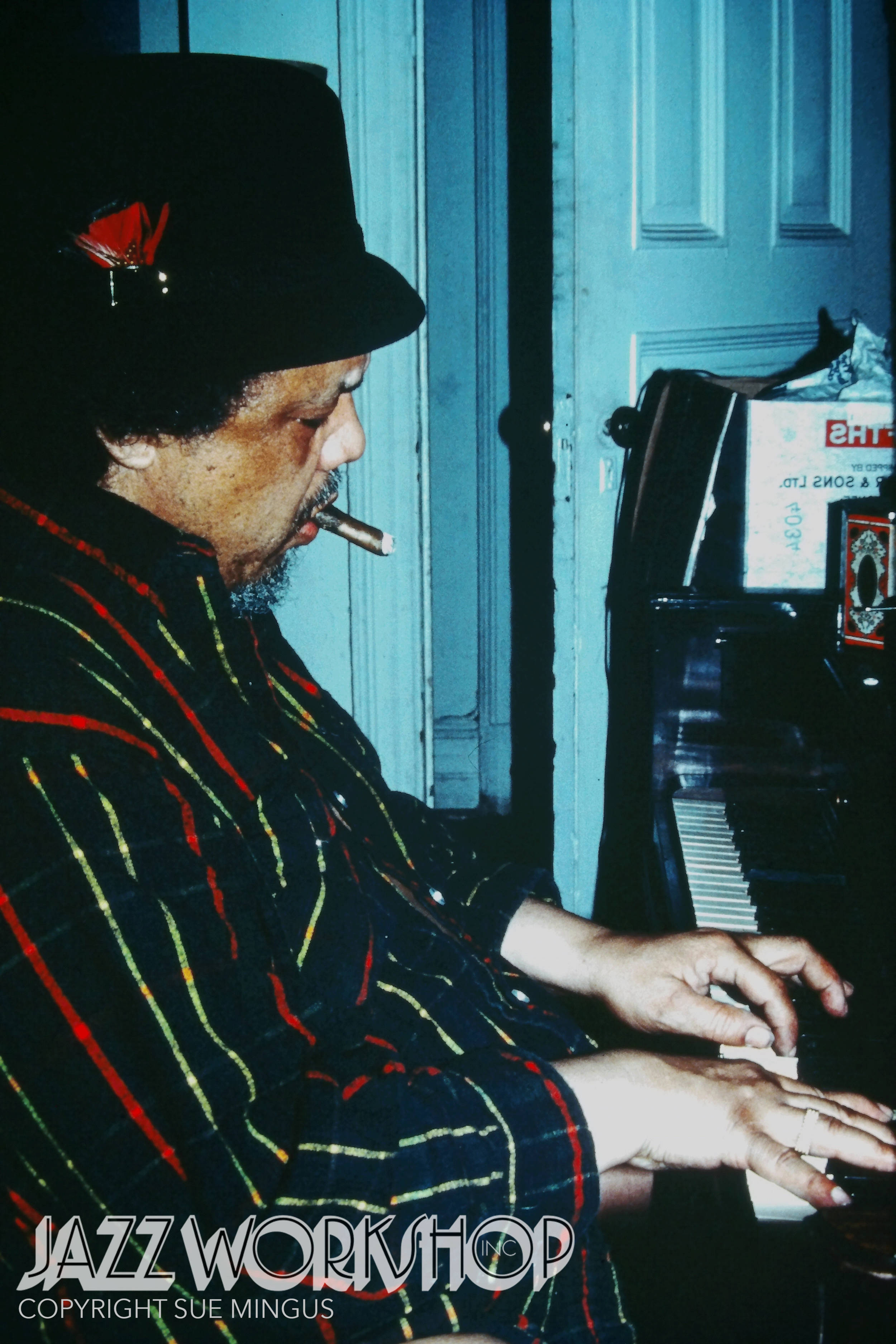Charles Mingus Anapiga Piano Picha ya Ukuta
