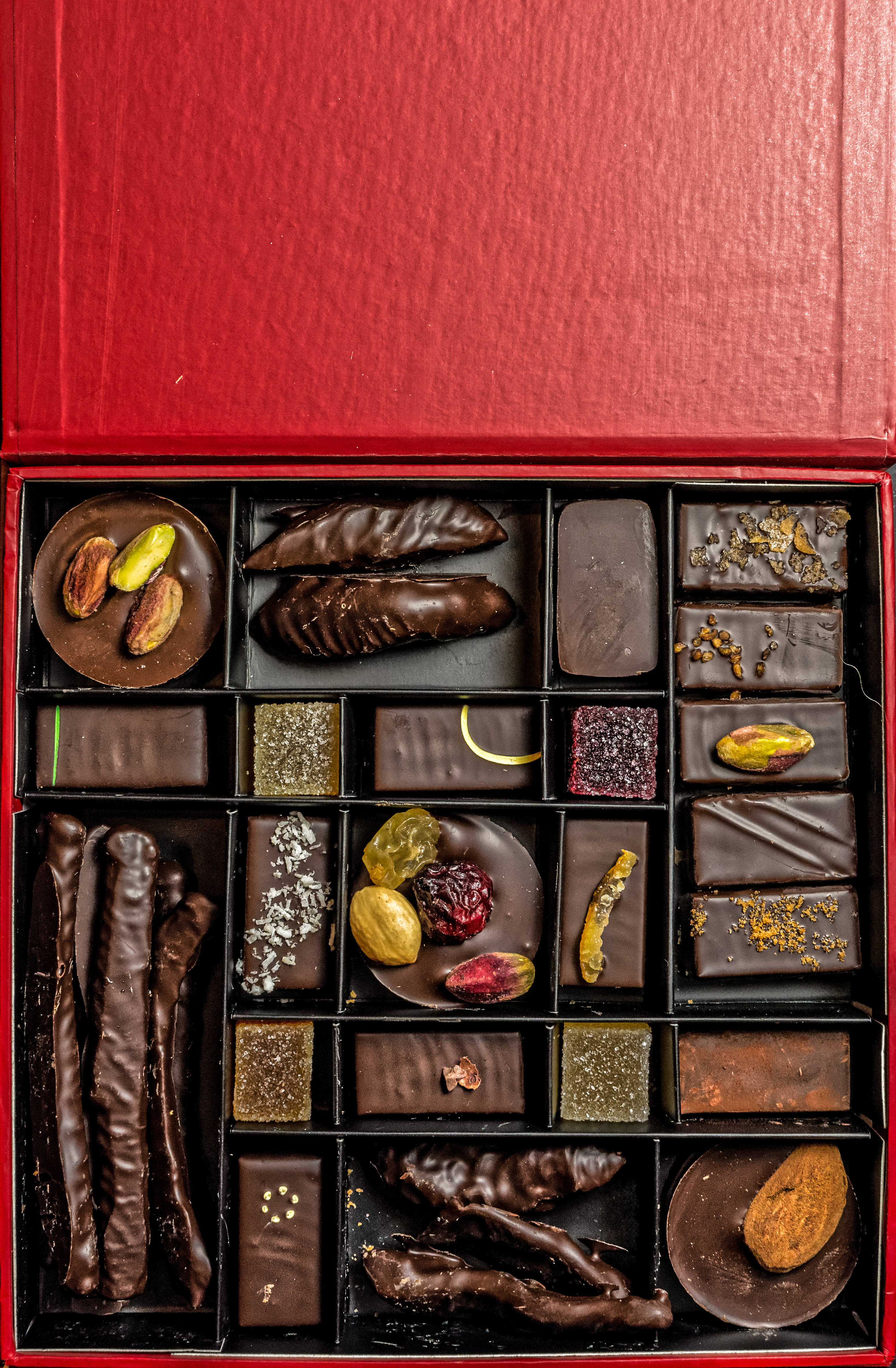 Chocolate za Kifani Zilizopakwa Katika Sanduku Nyekundu Picha ya Ukuta