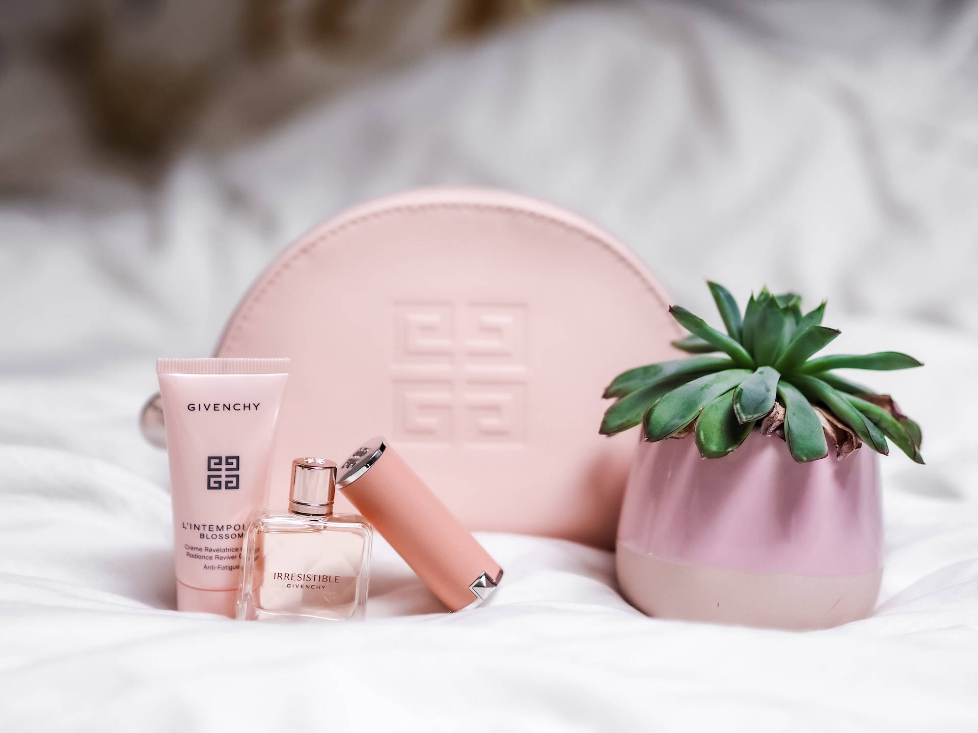 Chupa ya Lotion ya Rose Gold Aesthetic Picha ya Ukuta