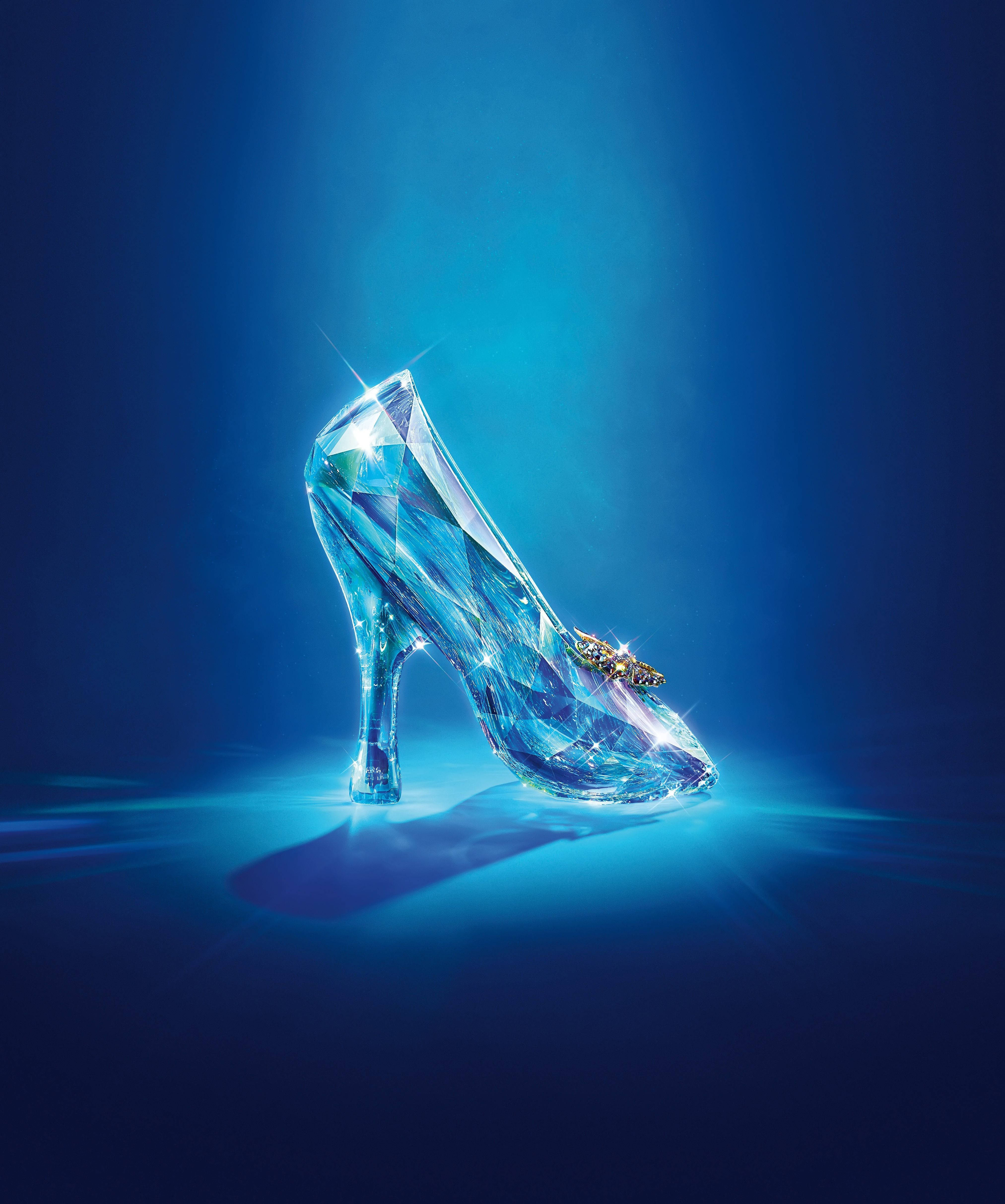 Cinderella's Brilliant Glass Slipper Picha ya Ukuta