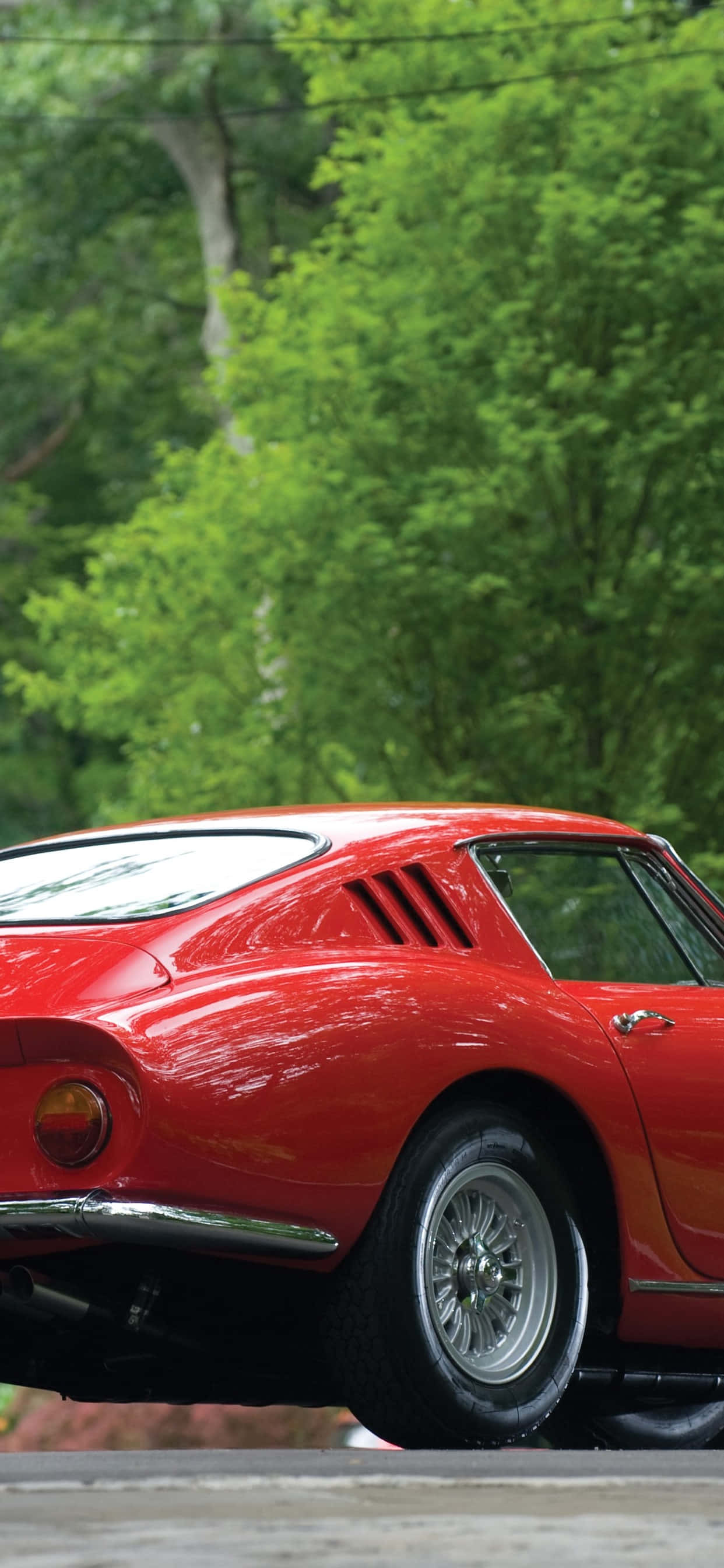 "Classic Ferrari, alama ya utajiri, nguvu, na kasi." Picha ya Ukuta