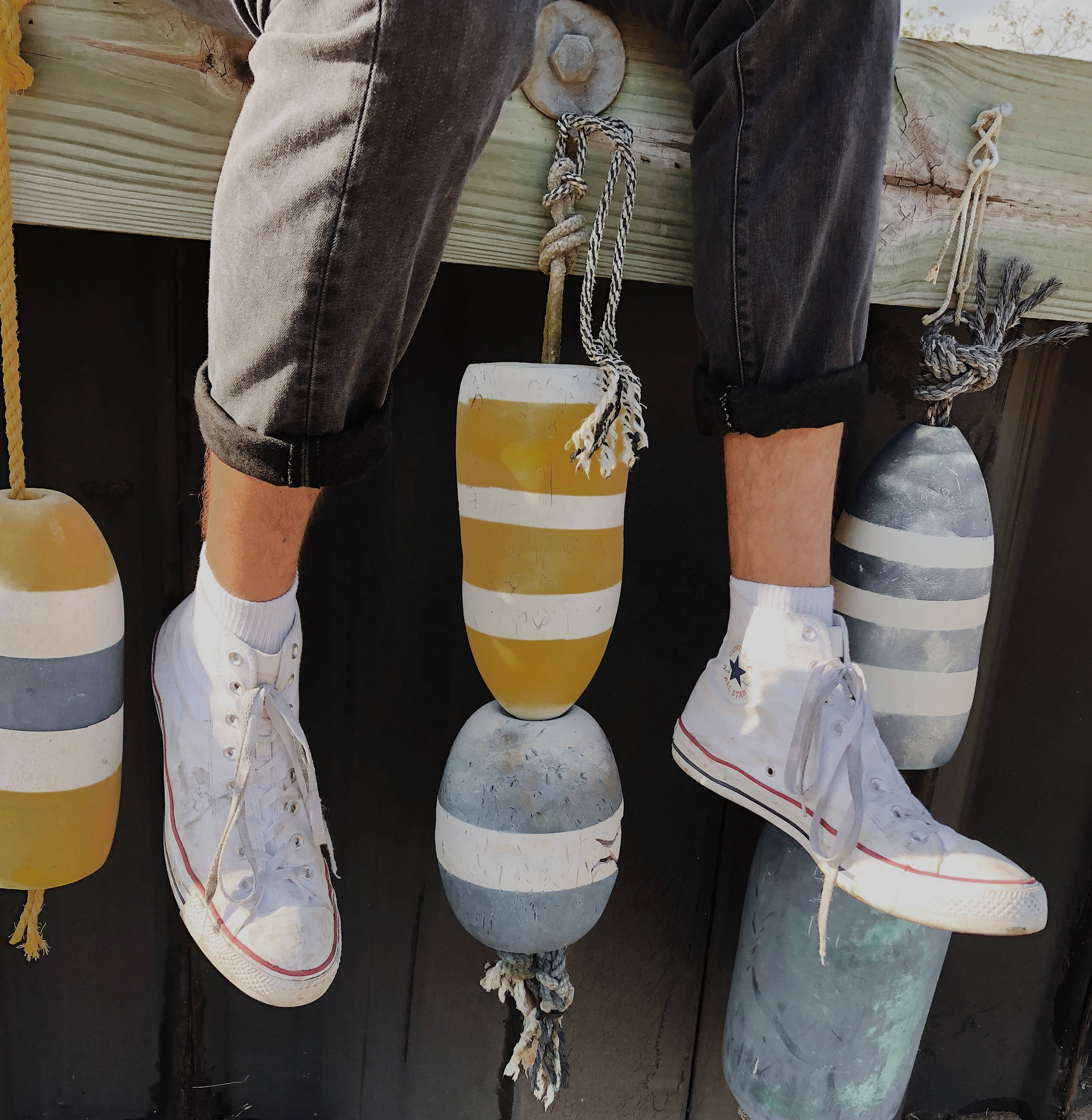 Classic White Chuck Taylor Converse Picha ya Ukuta